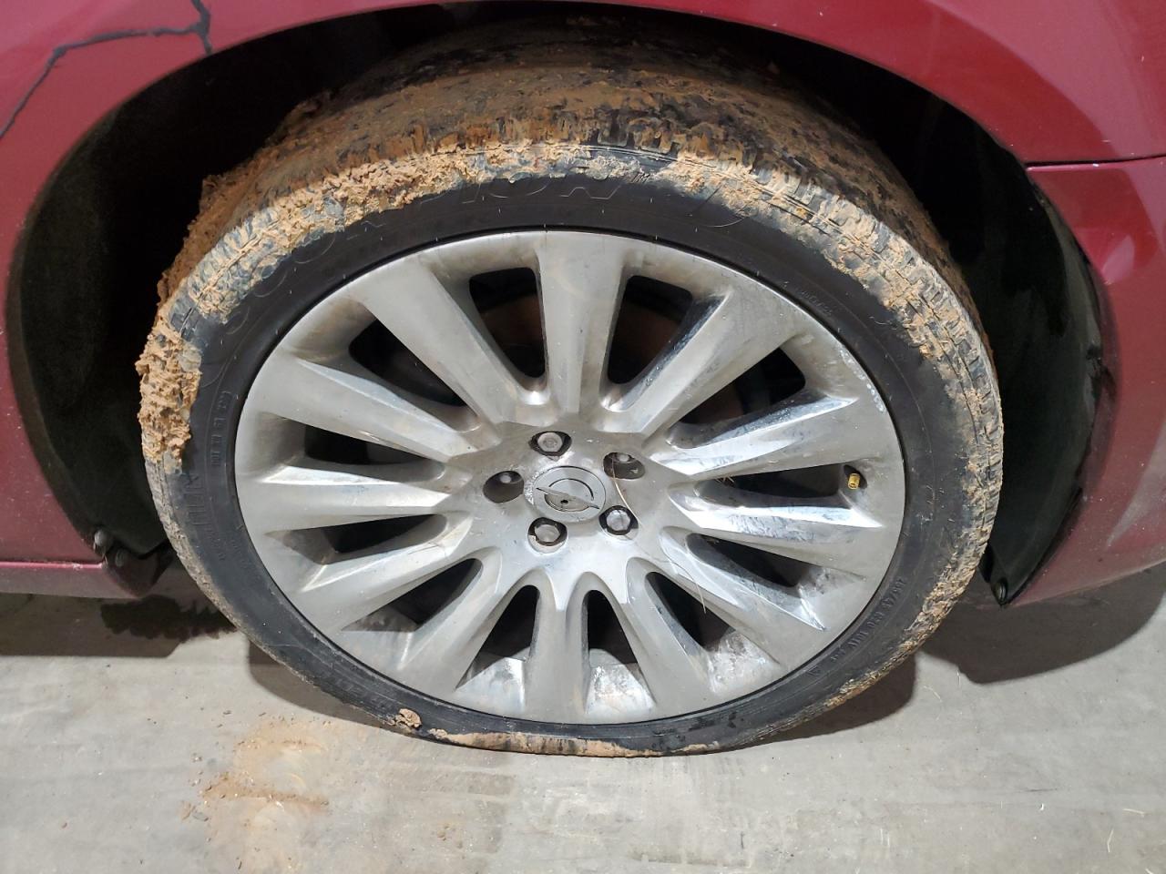 2013 Chrysler 300 Burgundy vin: 2C3CCAAGXDH698323 Damage: Right Front Tire, Flat, Repair Required