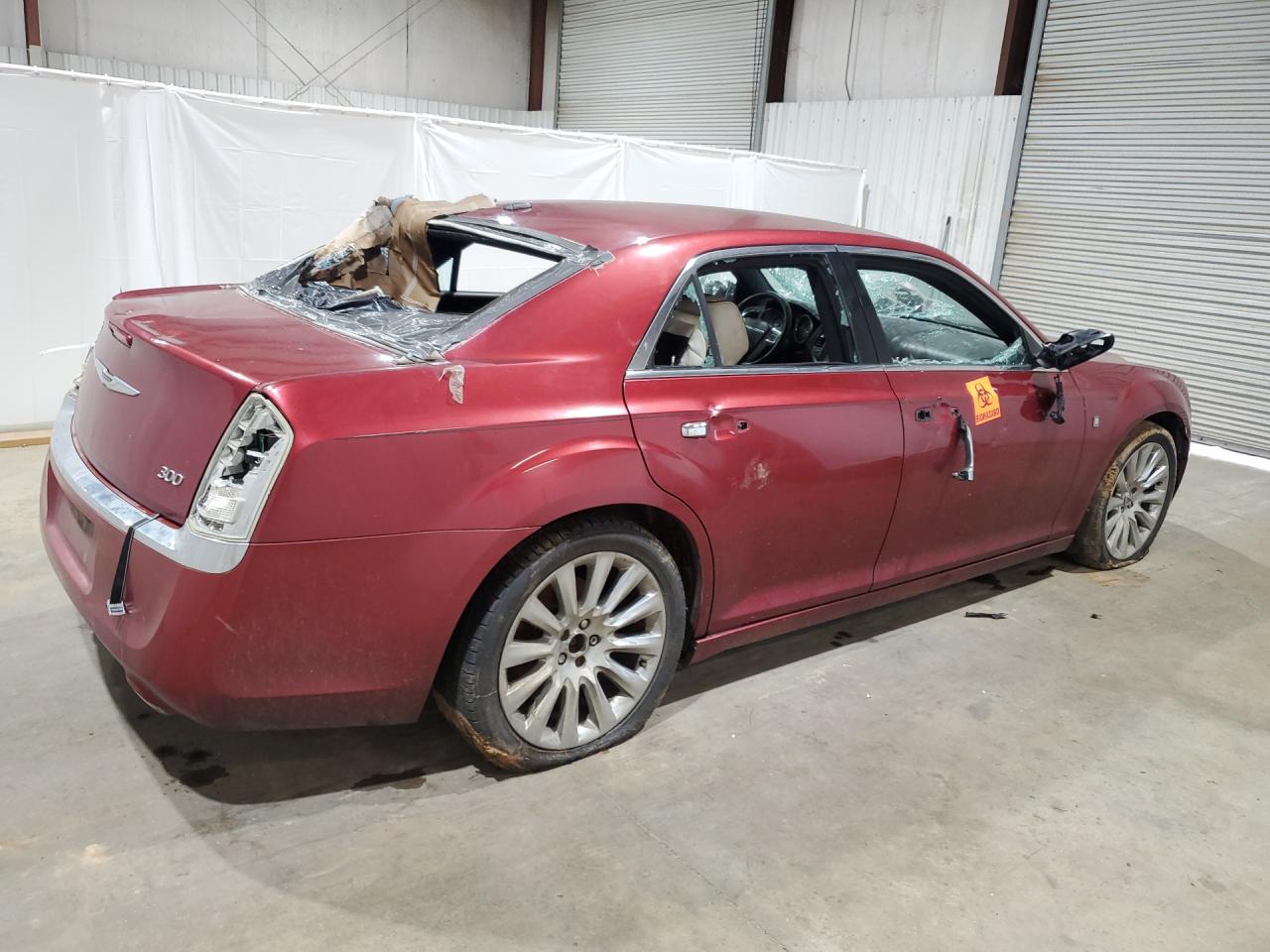2013 Chrysler 300 Burgundy vin: 2C3CCAAGXDH698323 Damage: Right Qtr Panel, Dent(S) W/ Paint Dmg, 2 To 3 Inches