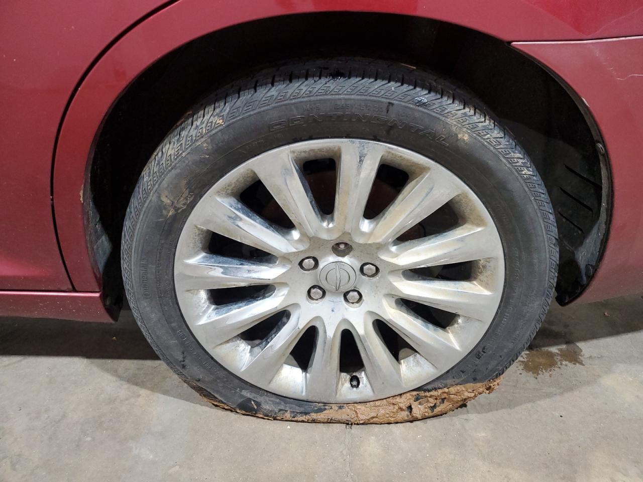 2013 Chrysler 300 Burgundy vin: 2C3CCAAGXDH698323 Damage: Left Rear Tire, Flat, Repair Required