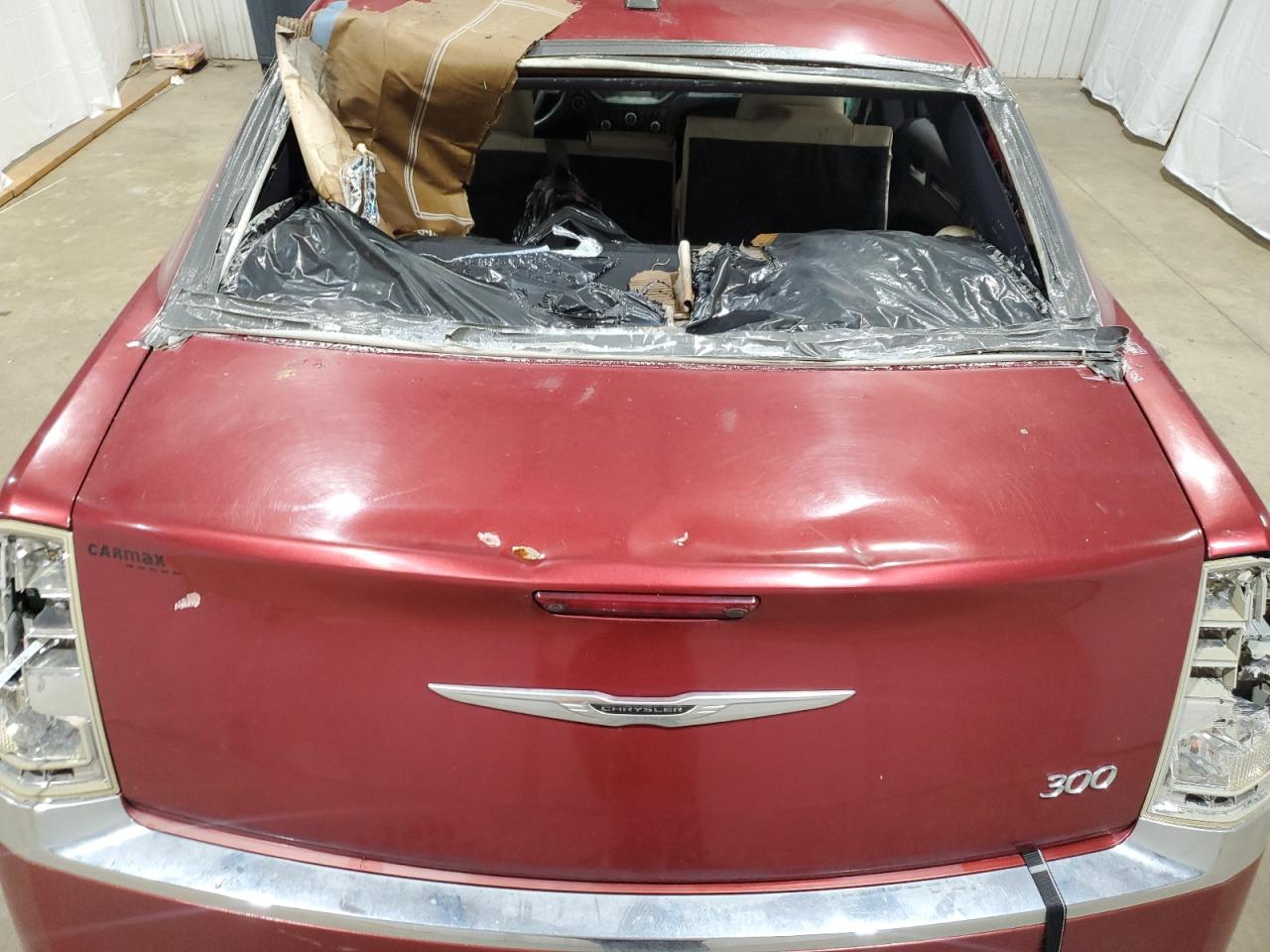 2013 Chrysler 300 Burgundy vin: 2C3CCAAGXDH698323 Damage: Deck Lid, Dent(S) W/ Paint Dmg, > 12 Inches
