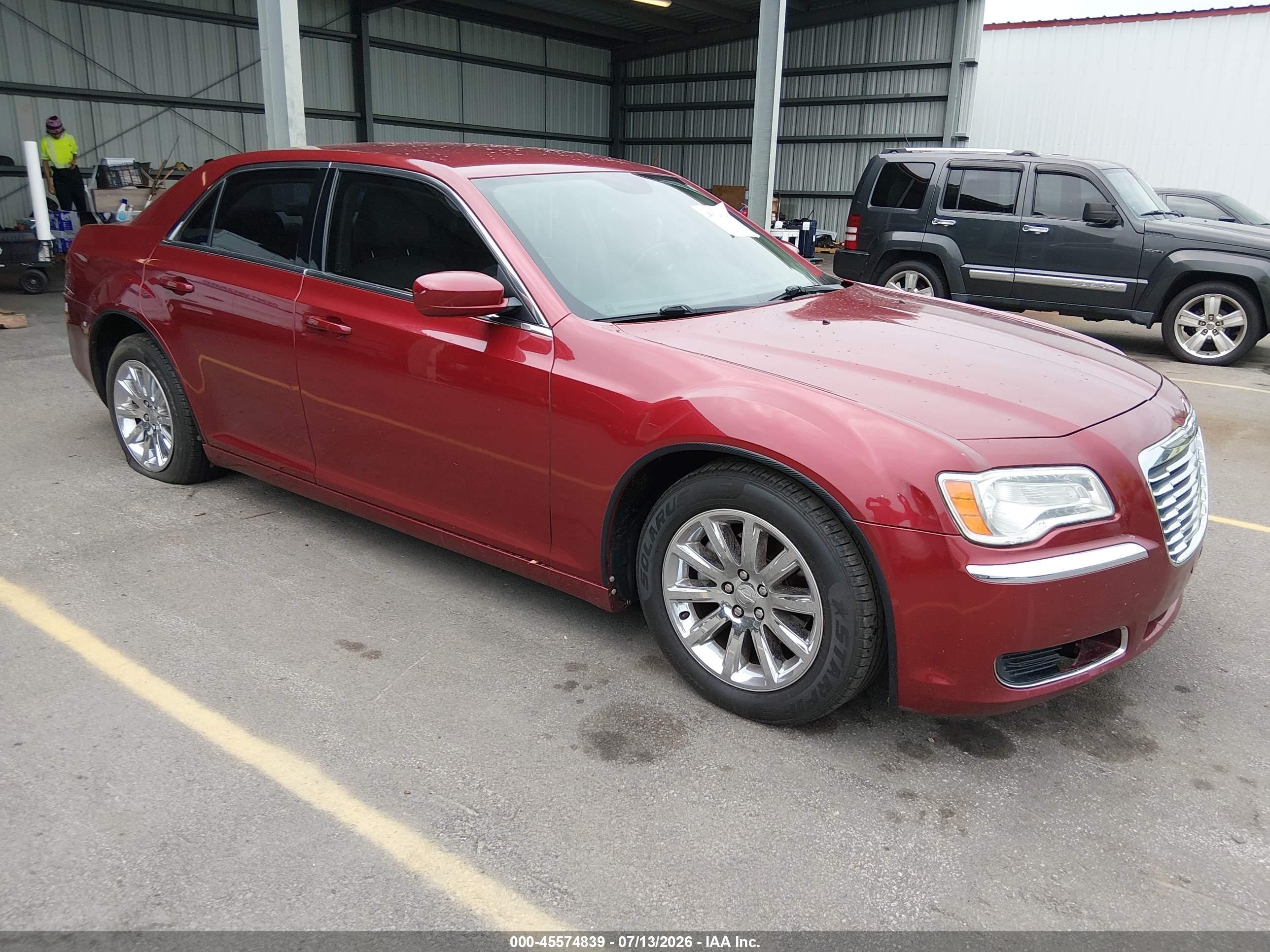 2014 Chrysler 300   Red vin: 2C3CCAAGXEH118540