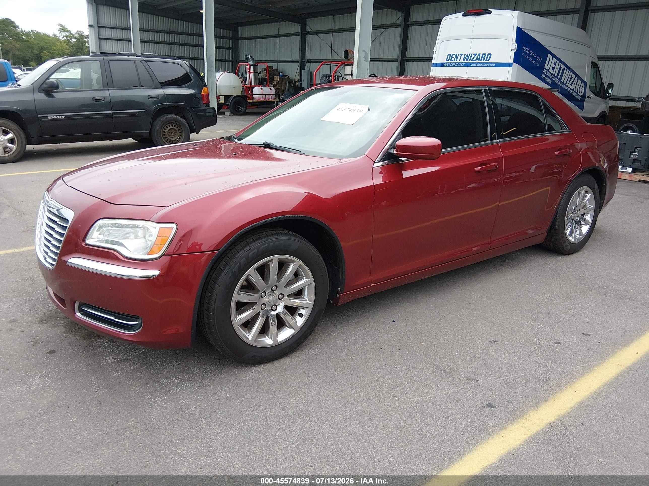 2014 Chrysler 300   Red vin: 2C3CCAAGXEH118540