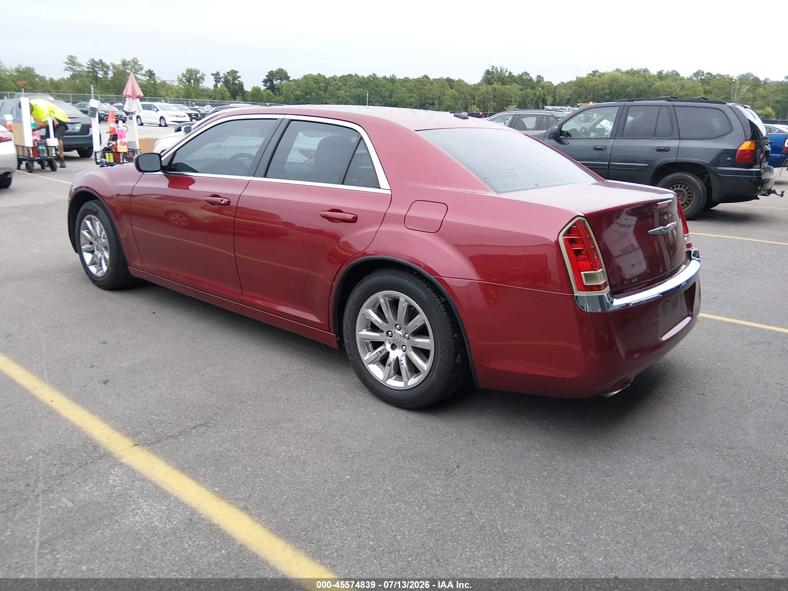 2014 Chrysler 300   Red vin: 2C3CCAAGXEH118540