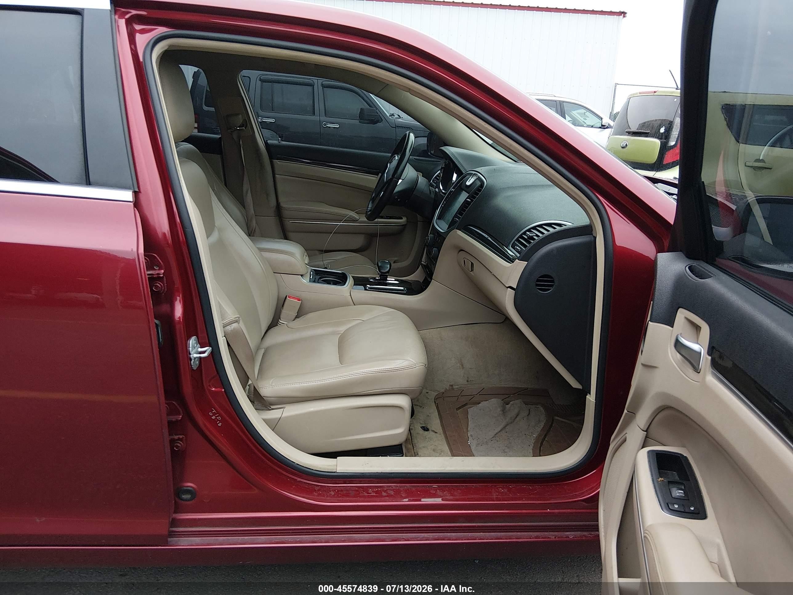 2014 Chrysler 300   Red vin: 2C3CCAAGXEH118540