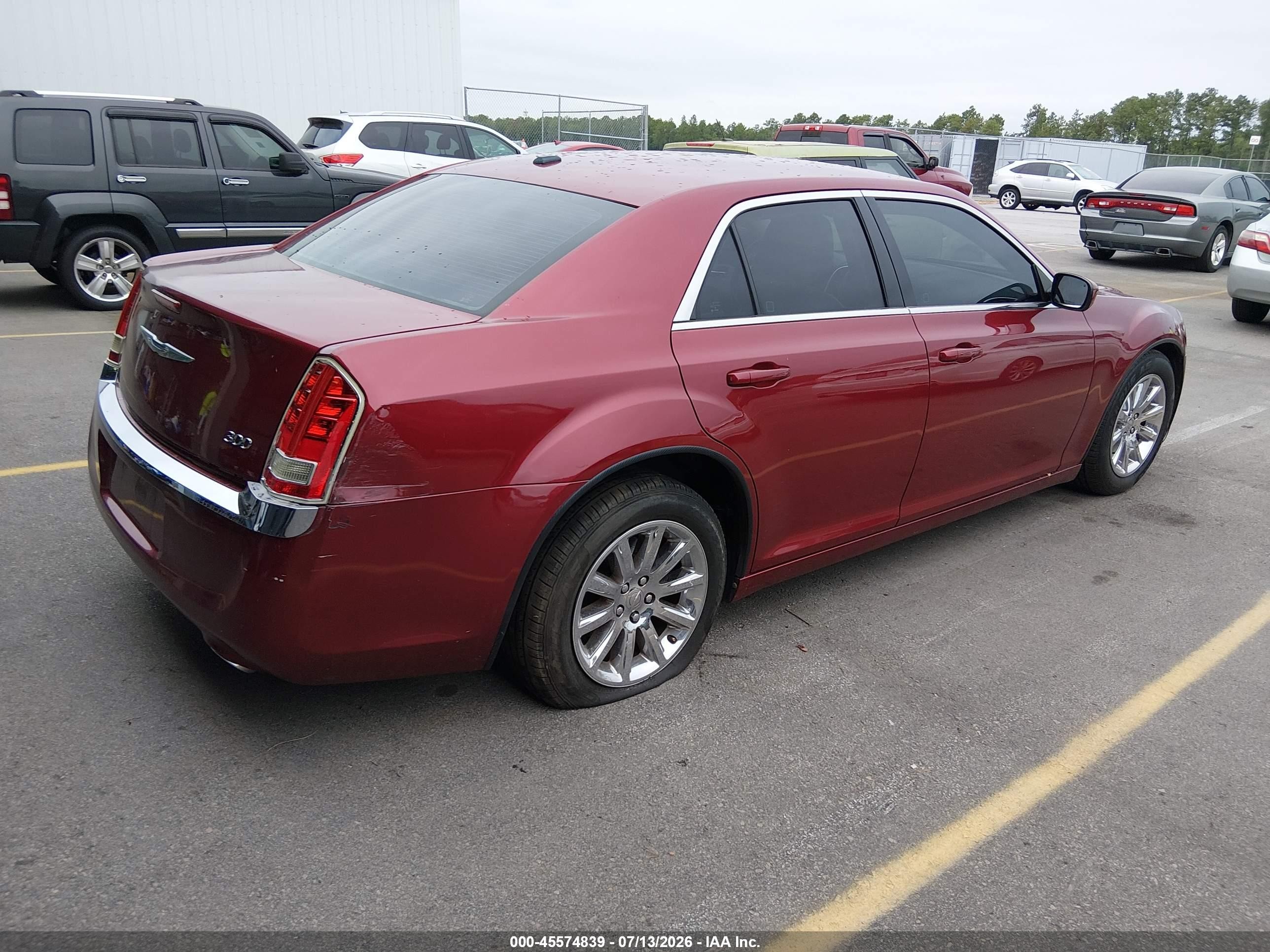2014 Chrysler 300   Red vin: 2C3CCAAGXEH118540