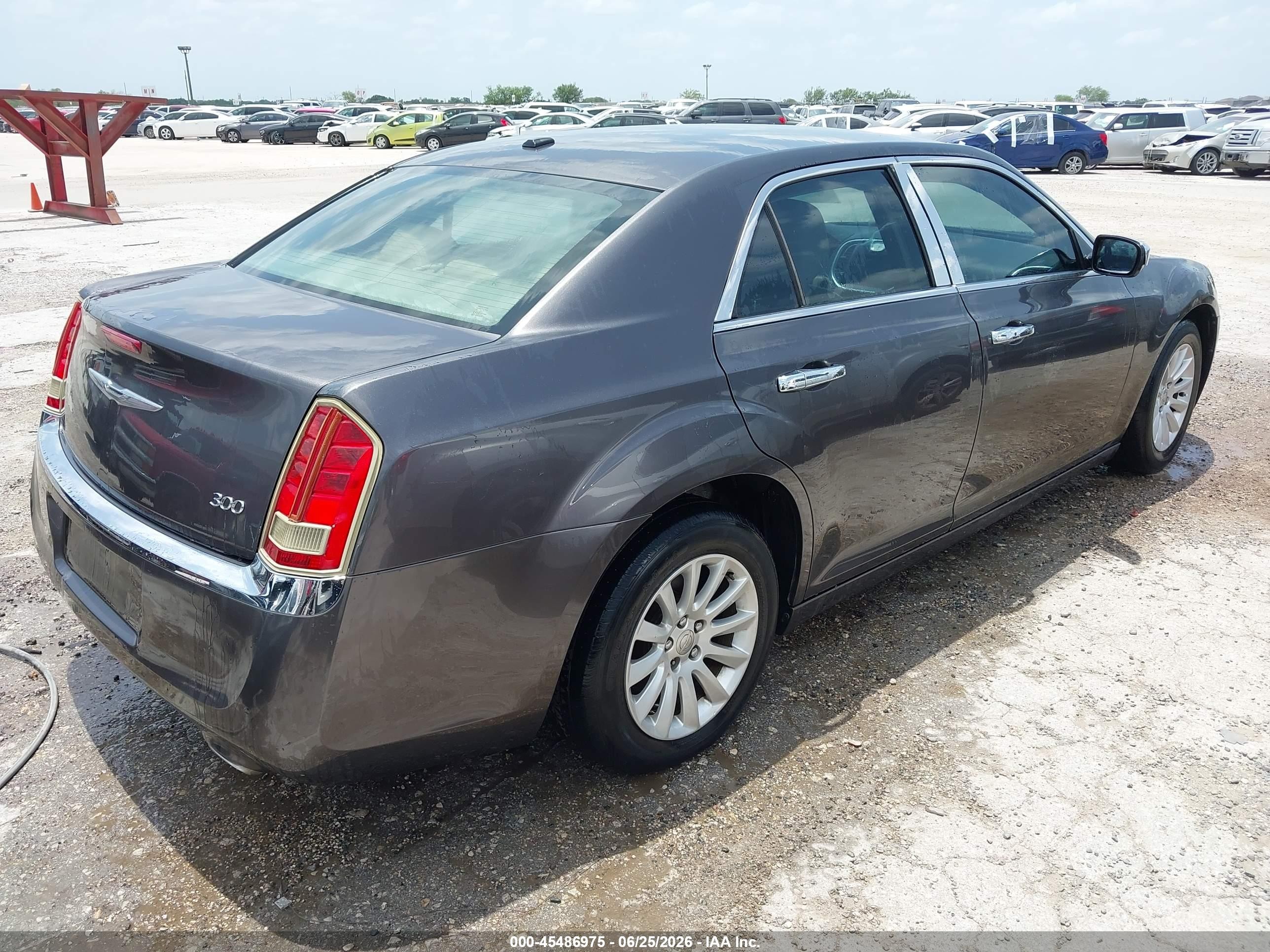 2014 Chrysler 300   Серый vin: 2C3CCAAGXEH200283