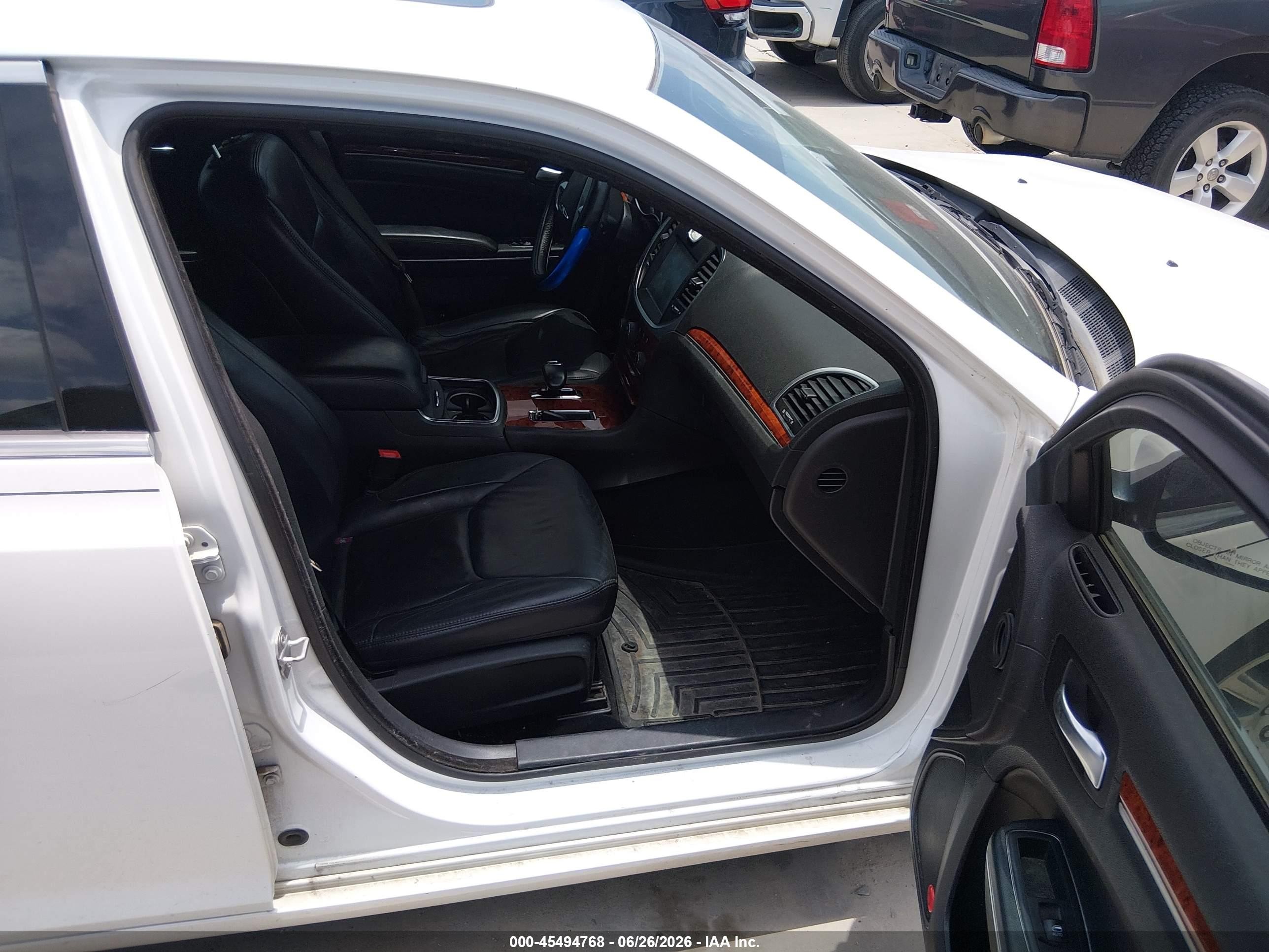 2014 Chrysler 300   White vin: 2C3CCAAGXEH378100