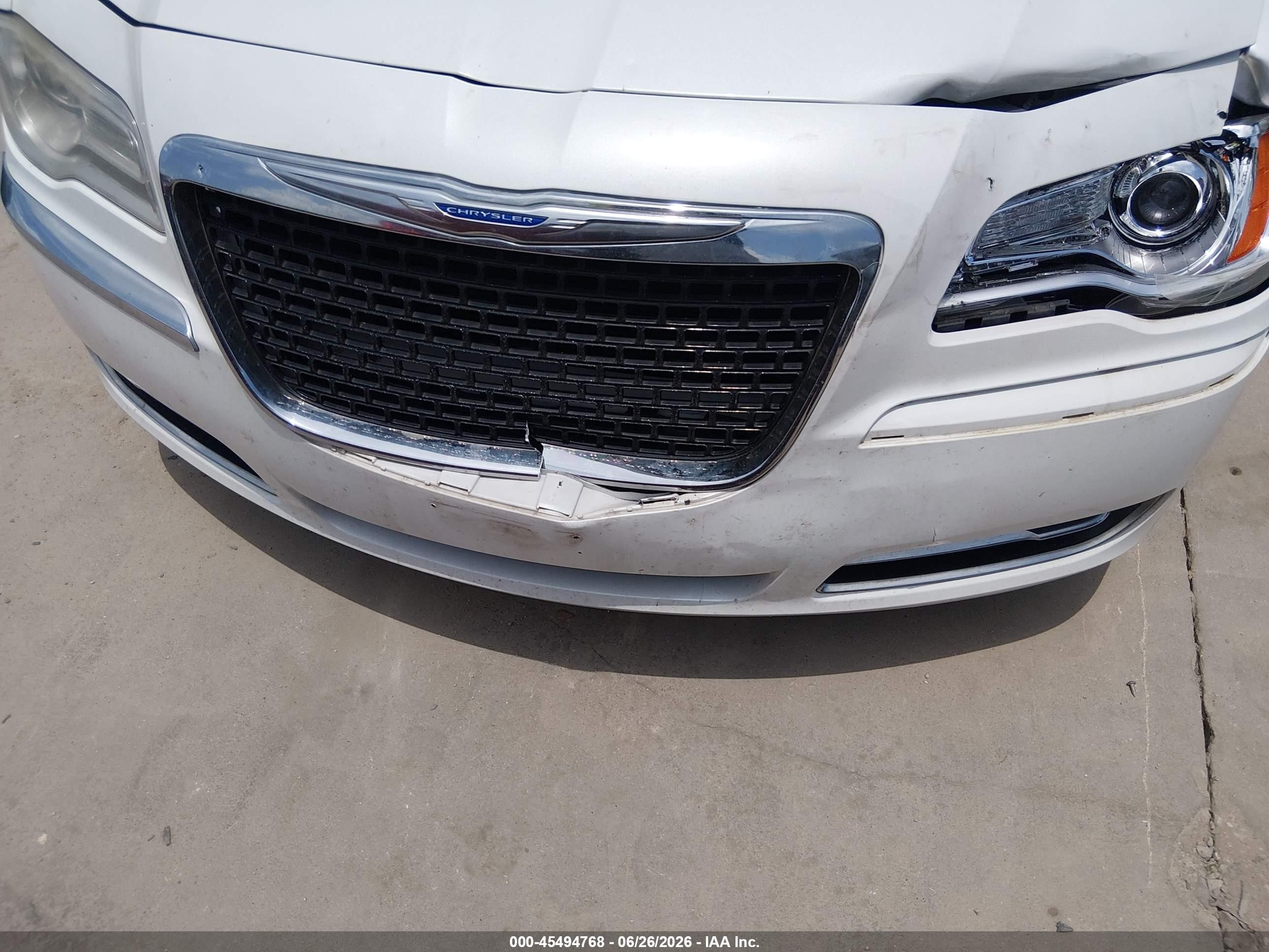 2014 Chrysler 300   White vin: 2C3CCAAGXEH378100