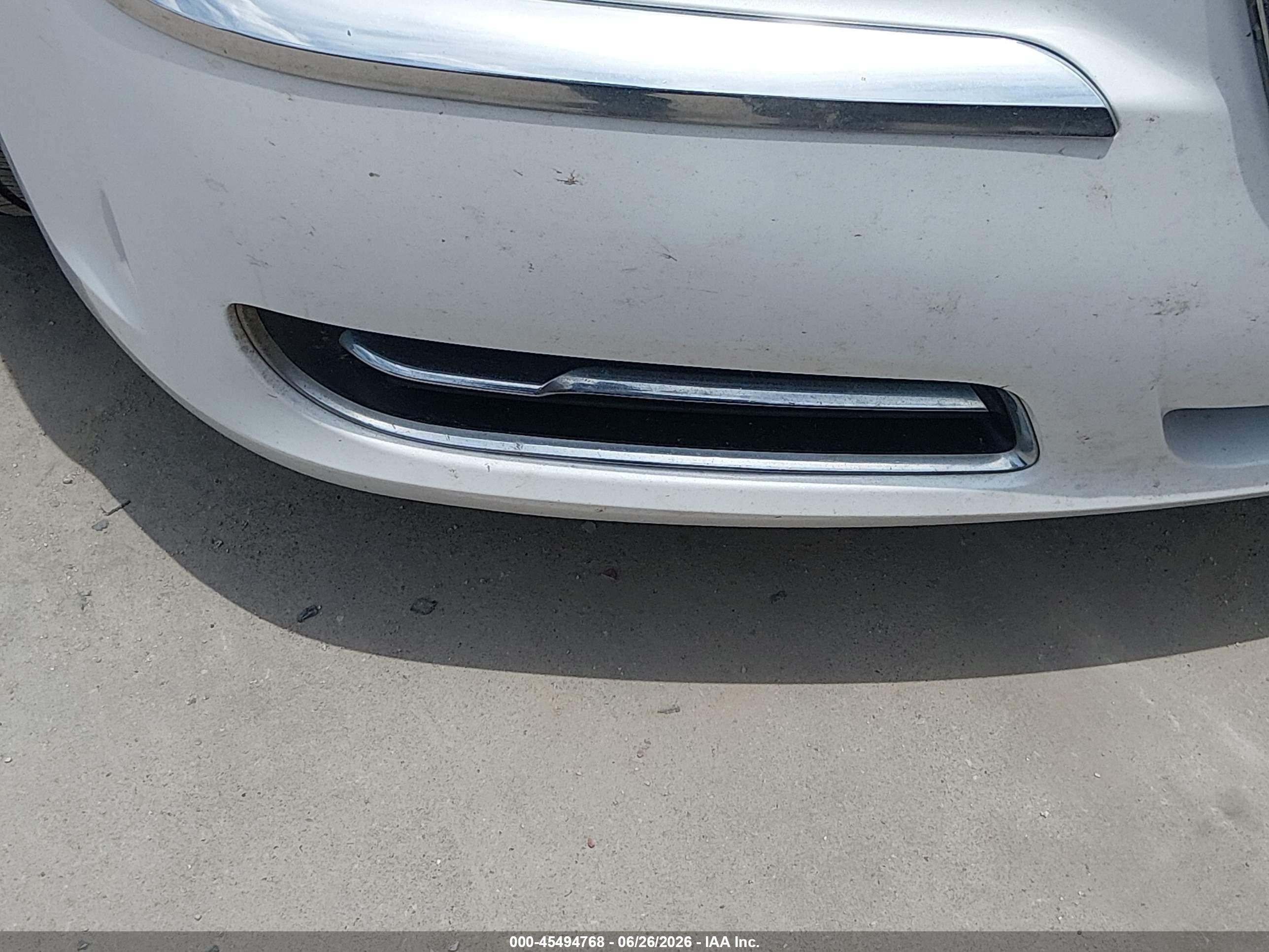 2014 Chrysler 300   White vin: 2C3CCAAGXEH378100
