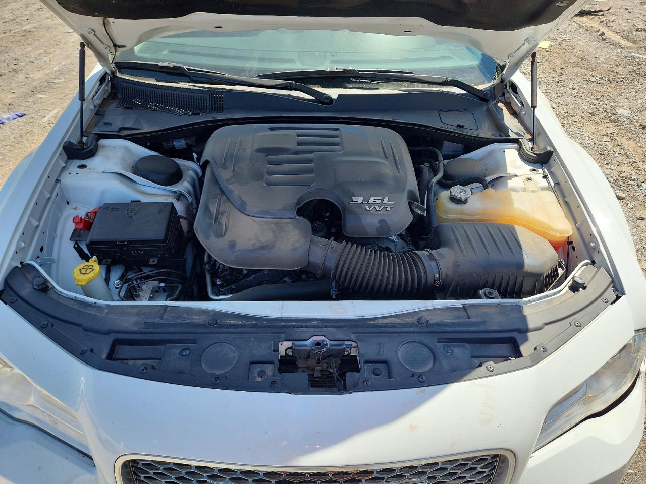 2019 Chrysler 300 Touring White vin: 2C3CCAAGXKH610416