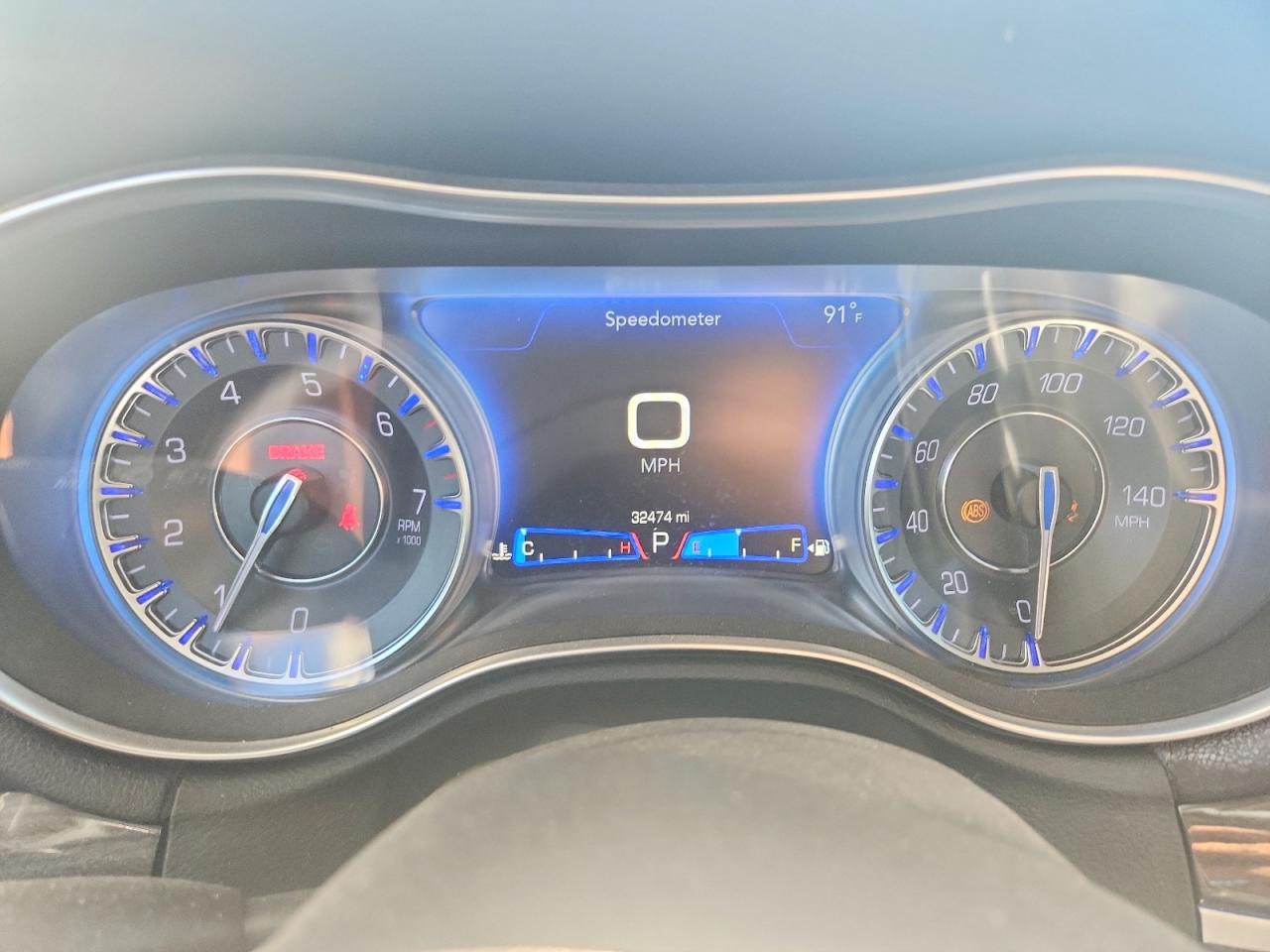 2019 Chrysler 300 Touring White vin: 2C3CCAAGXKH610416