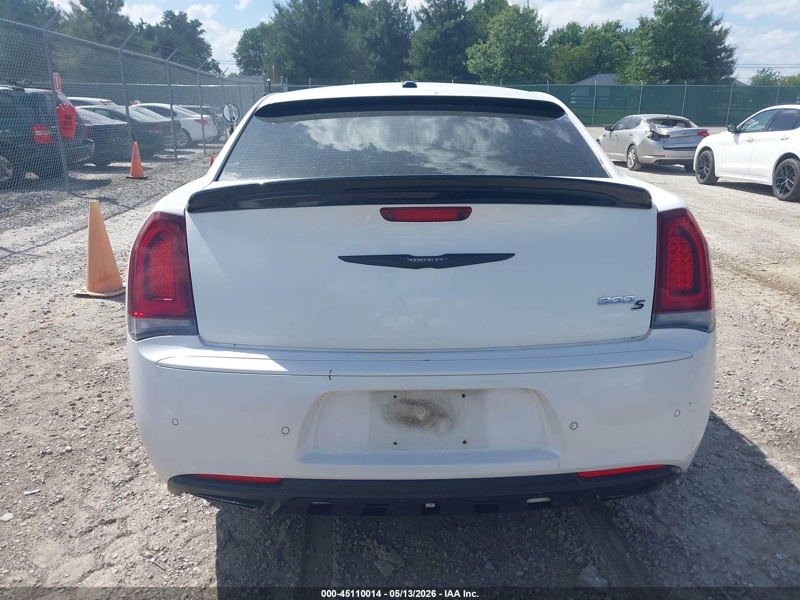 2015 Chrysler 300 S White vin: 2C3CCABG0FH792597