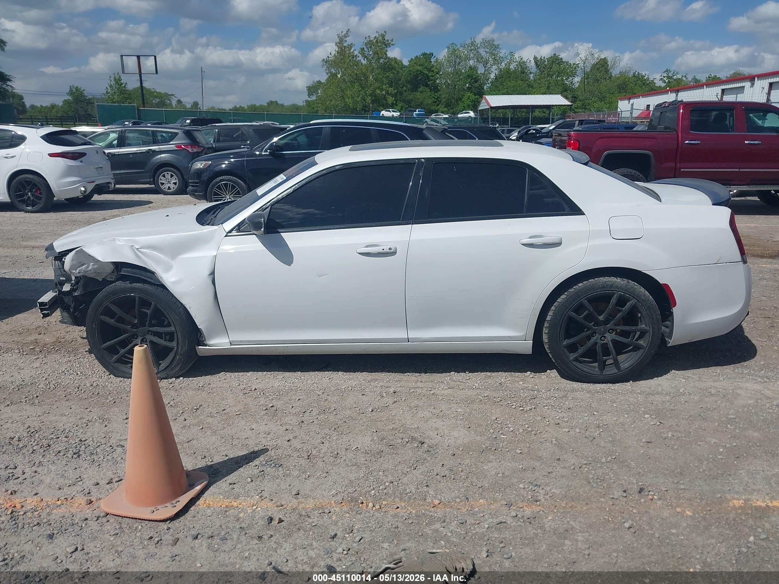 2015 Chrysler 300 S White vin: 2C3CCABG0FH792597