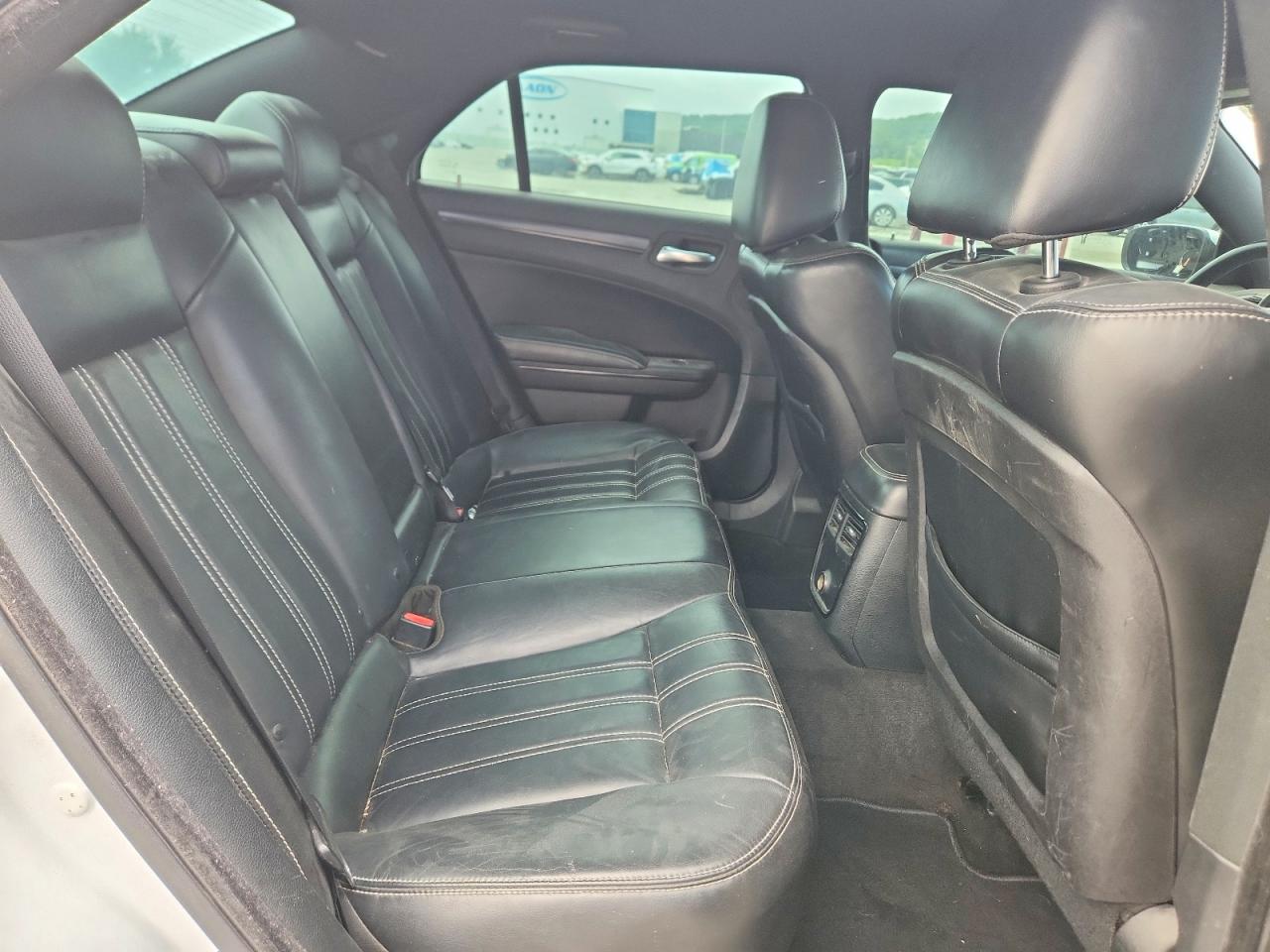 2014 Chrysler 300 S White vin: 2C3CCABG1EH272729