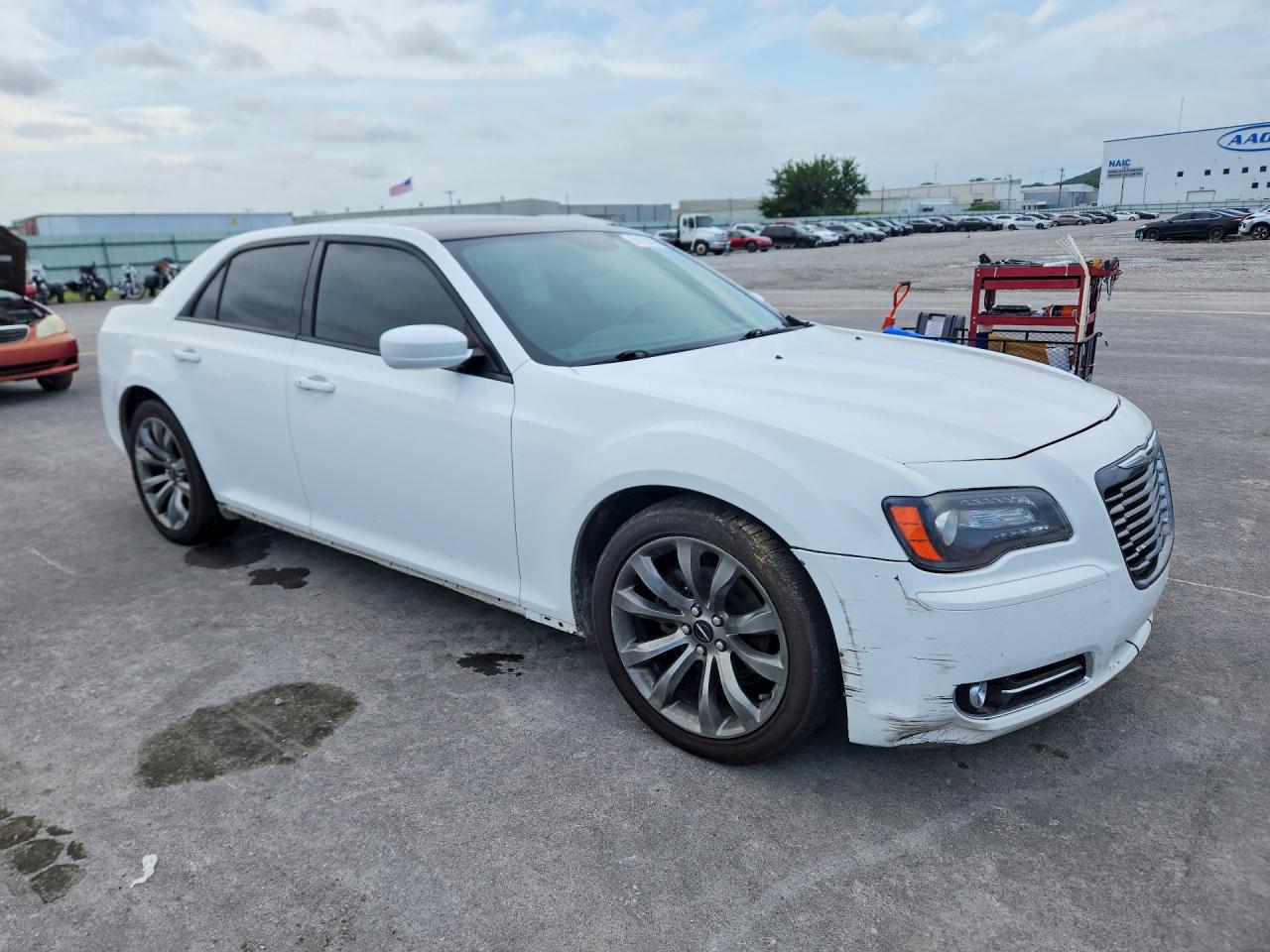 2014 Chrysler 300 S White vin: 2C3CCABG1EH272729