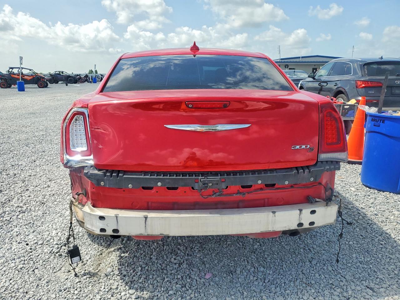 2015 Chrysler 300 S Red vin: 2C3CCABG2FH760539