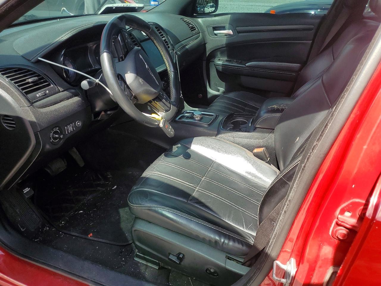 2015 Chrysler 300 S Red vin: 2C3CCABG2FH760539