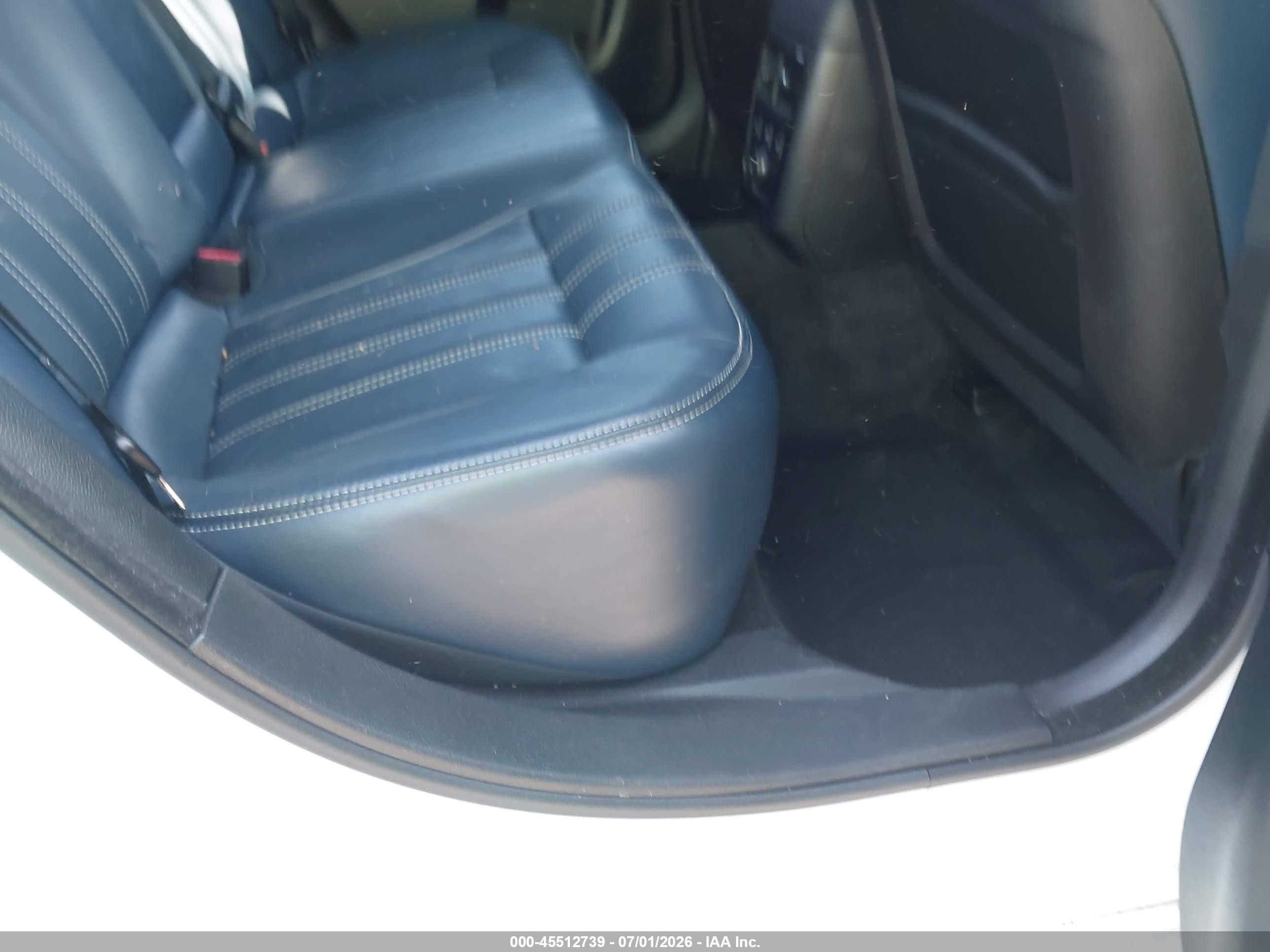 2014 Chrysler 300   White vin: 2C3CCABG3EH230983