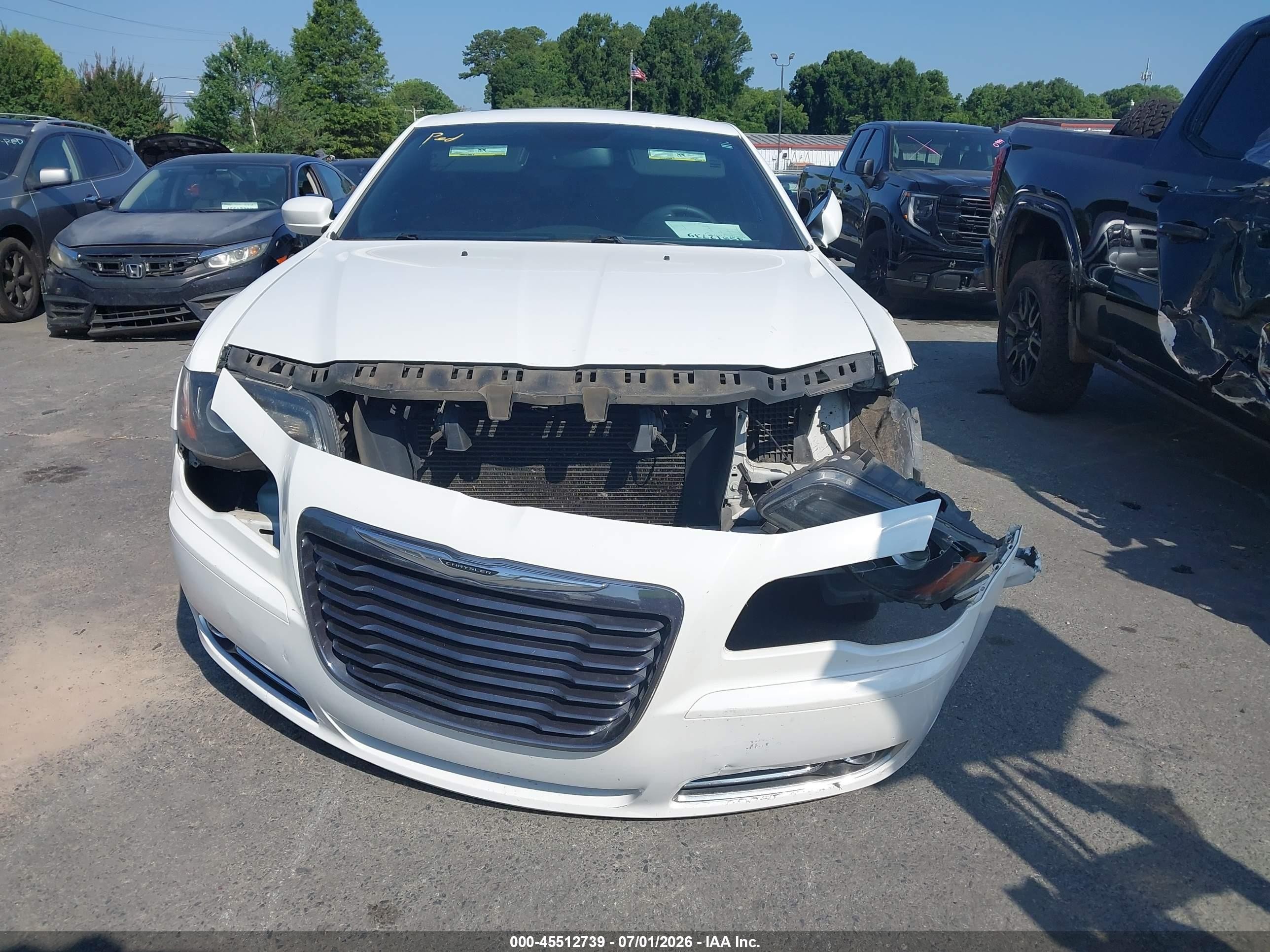 2014 Chrysler 300   White vin: 2C3CCABG3EH230983