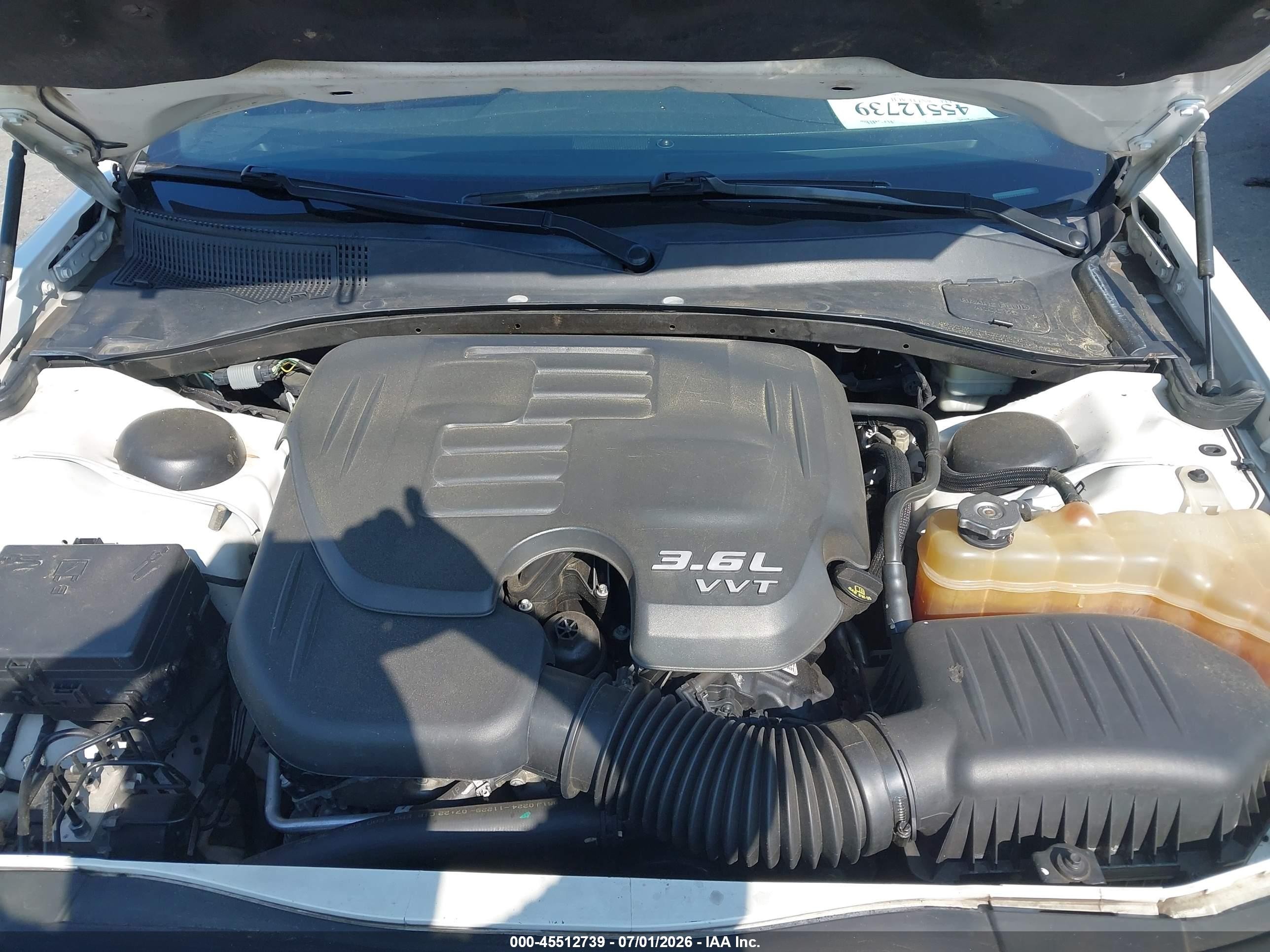 2014 Chrysler 300   White vin: 2C3CCABG3EH230983