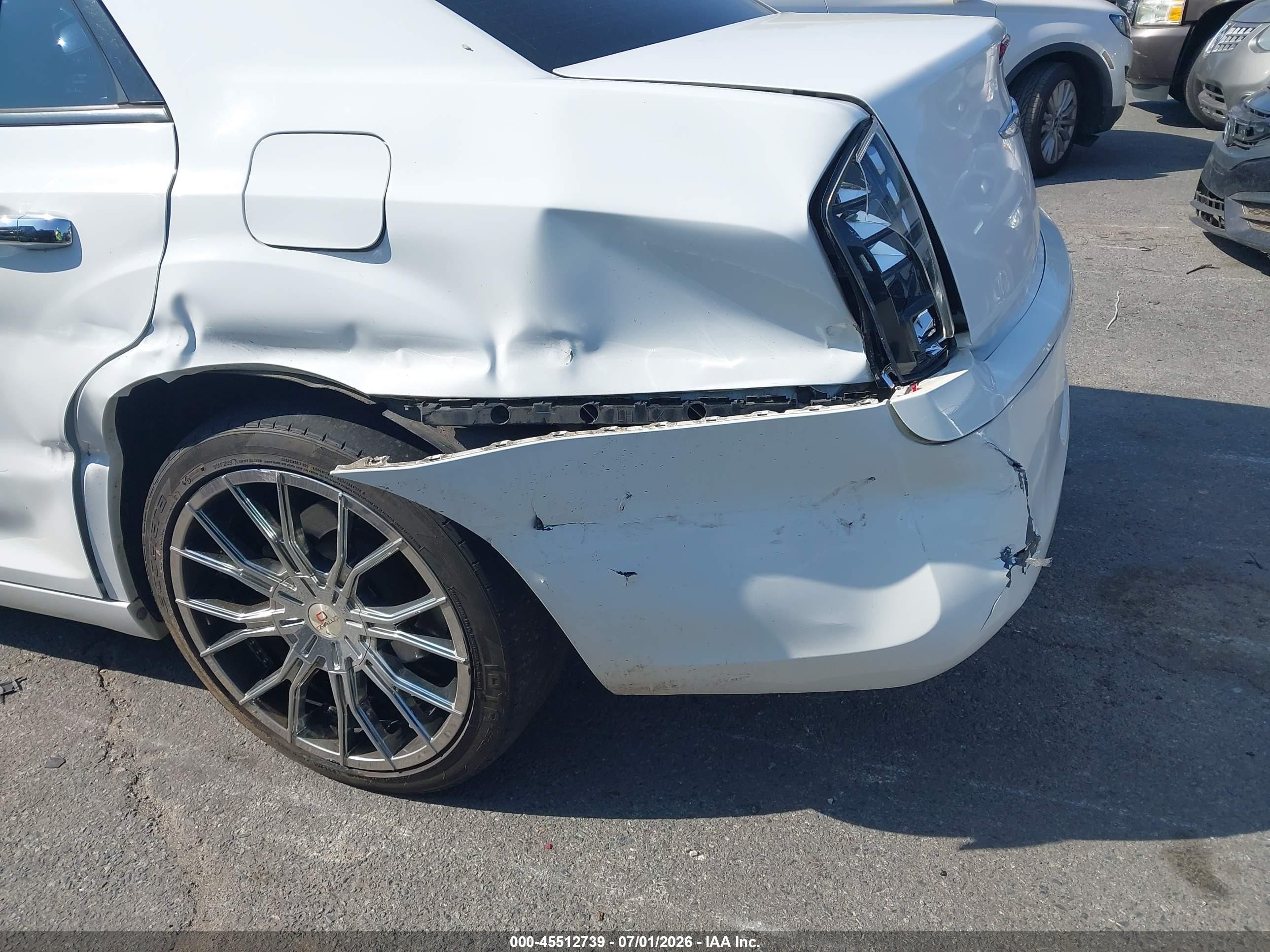 2014 Chrysler 300   White vin: 2C3CCABG3EH230983
