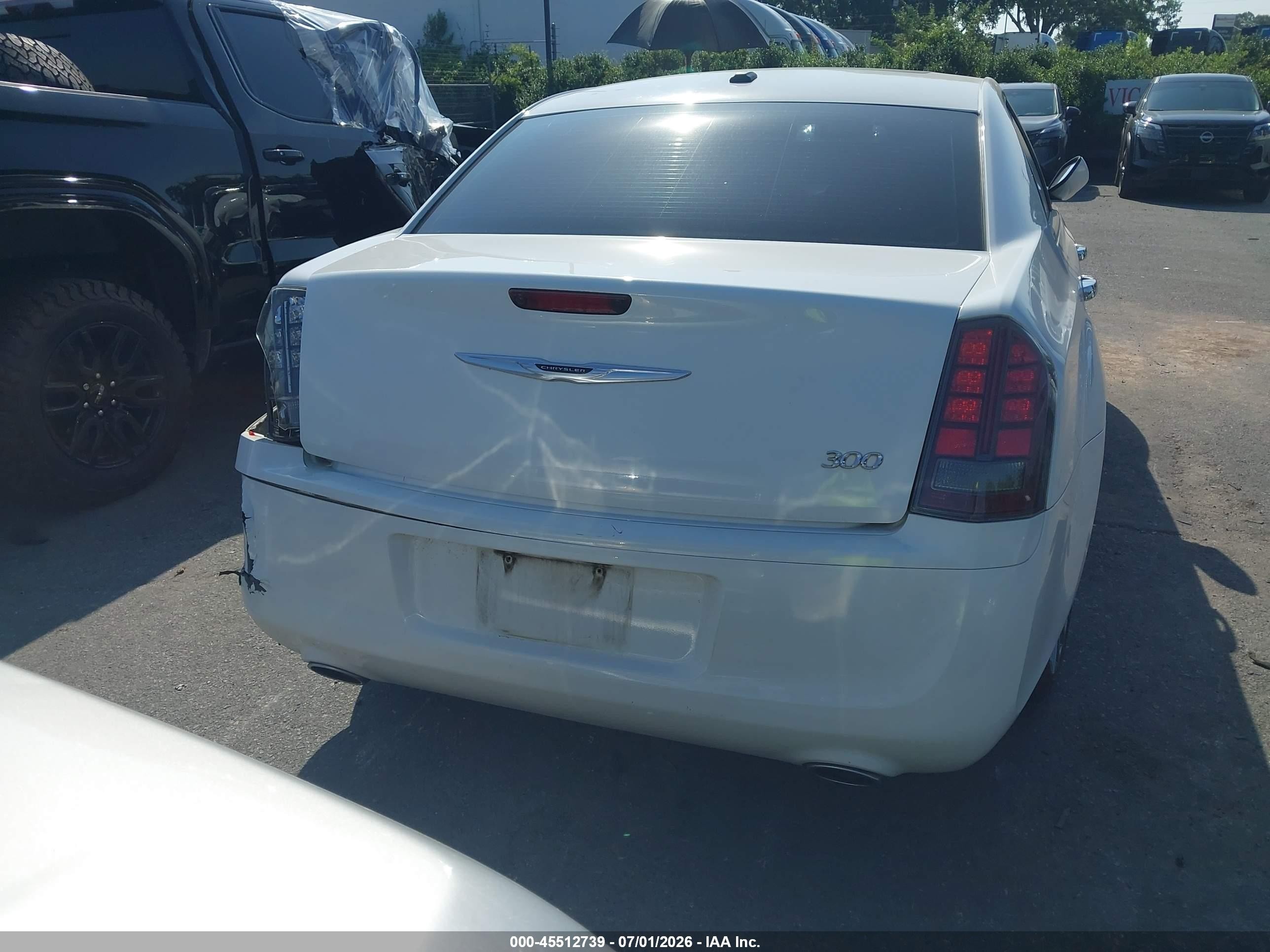 2014 Chrysler 300   White vin: 2C3CCABG3EH230983