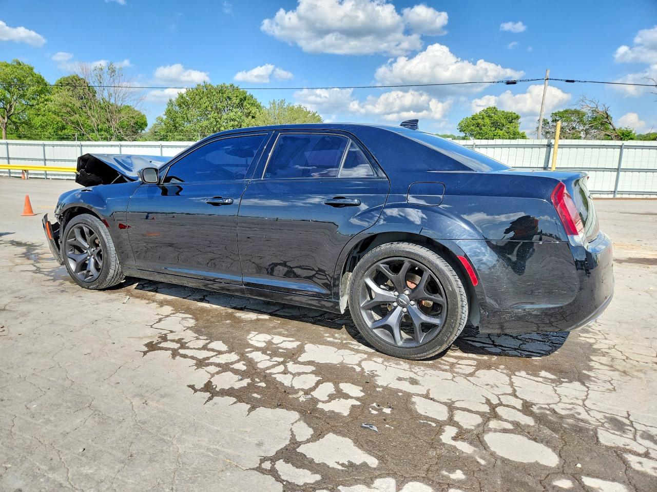 2022 Chrysler 300 S Black vin: 2C3CCABG3NH130897