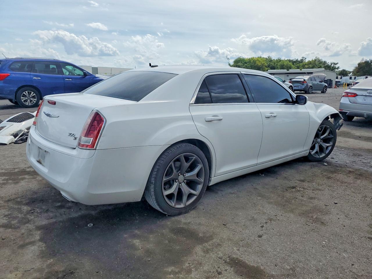 2014 Chrysler 300 S White vin: 2C3CCABG5EH119416