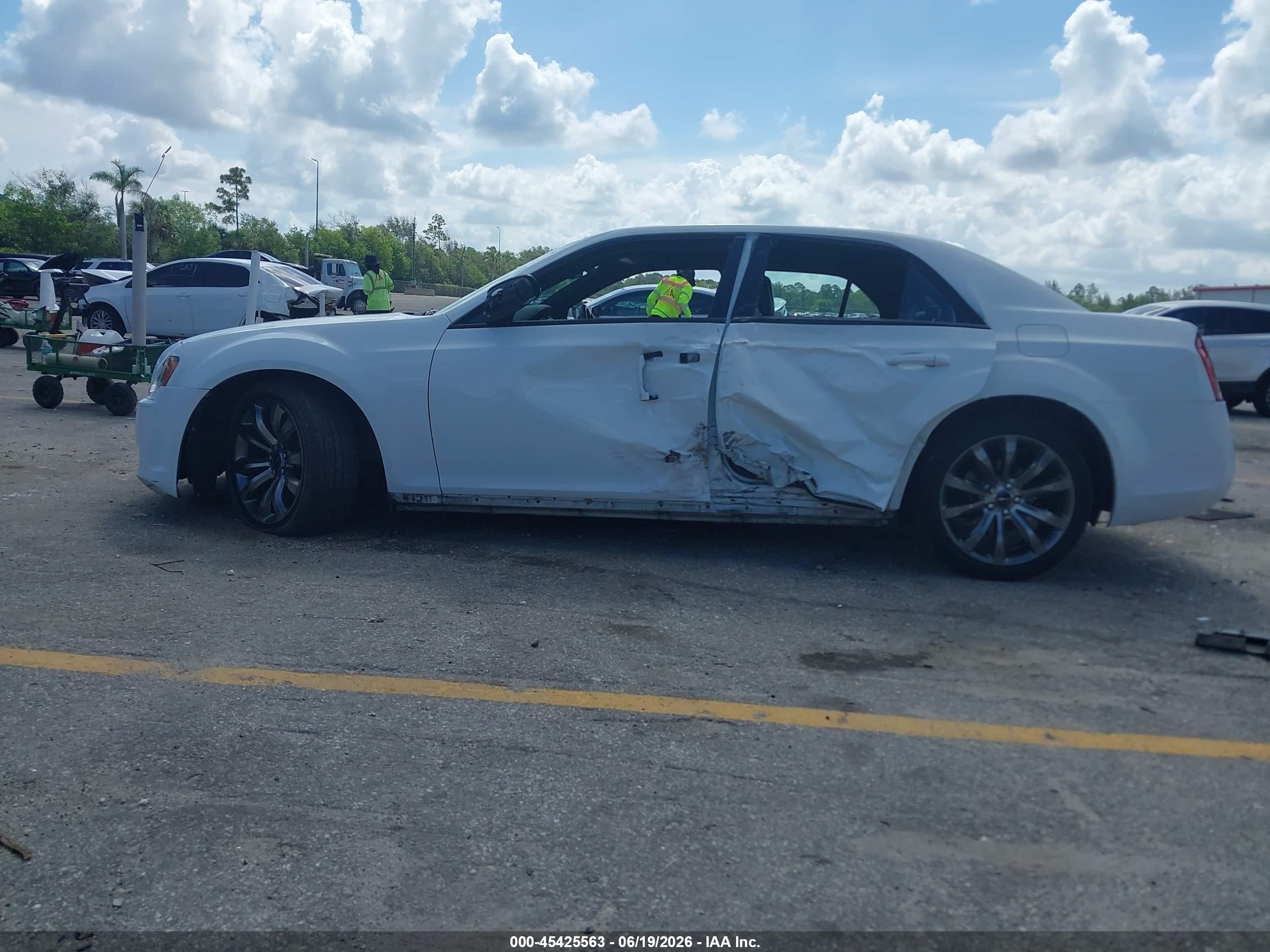 2014 Chrysler 300 300s White vin: 2C3CCABG5EH307109