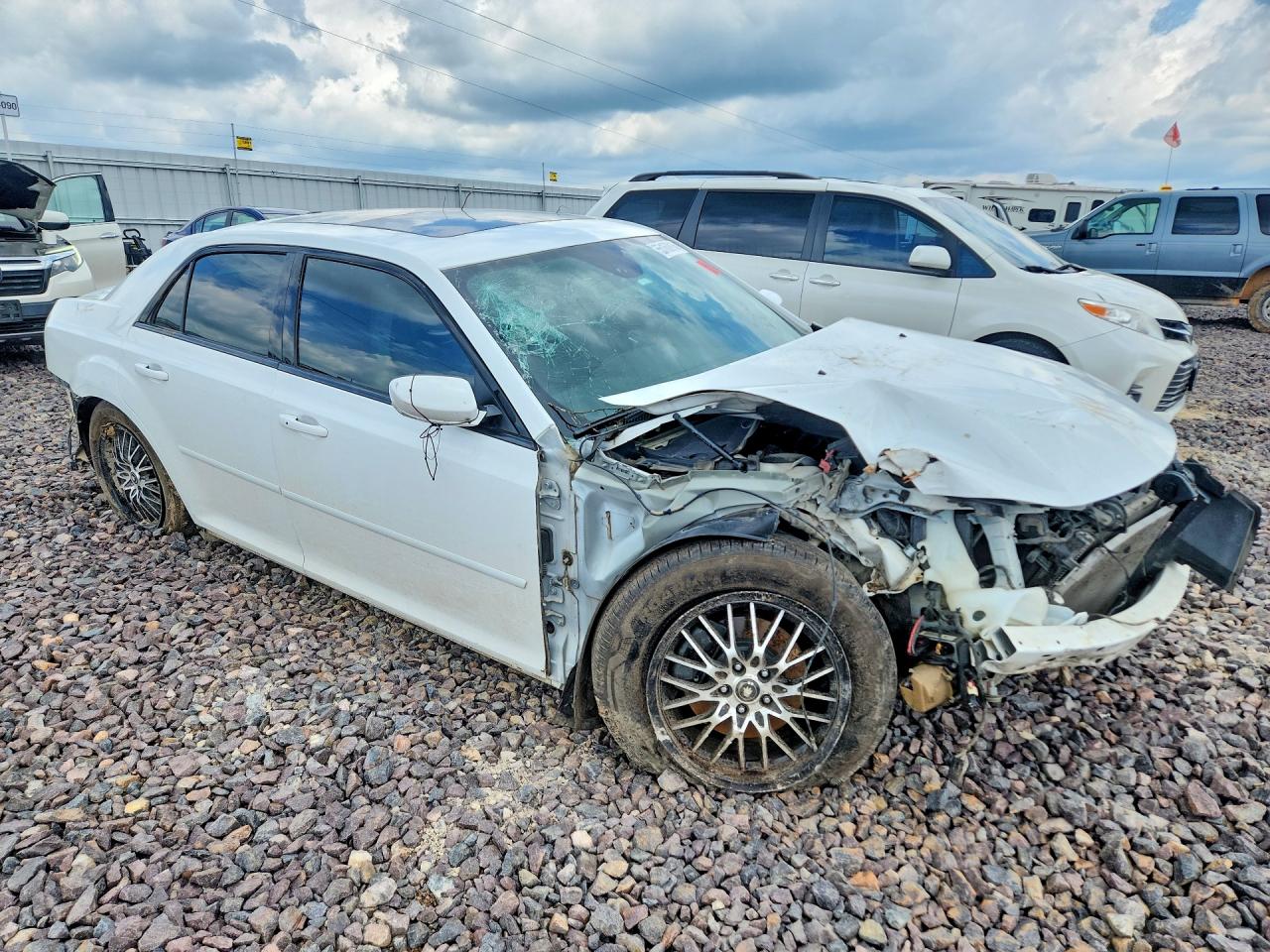 2014 Chrysler 300 S White vin: 2C3CCABG5EH357122