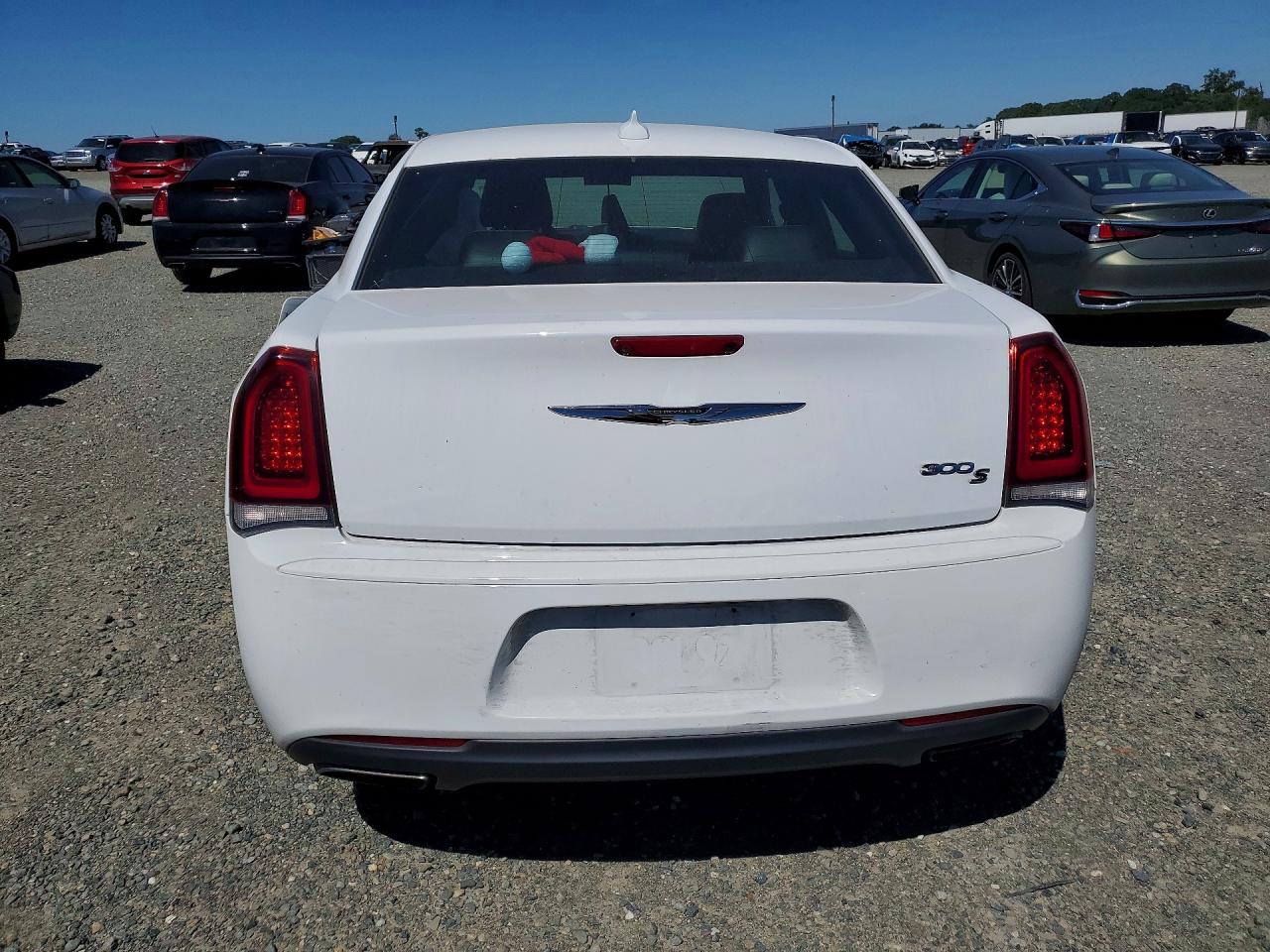 2016 Chrysler 300 S White vin: 2C3CCABG6GH269120