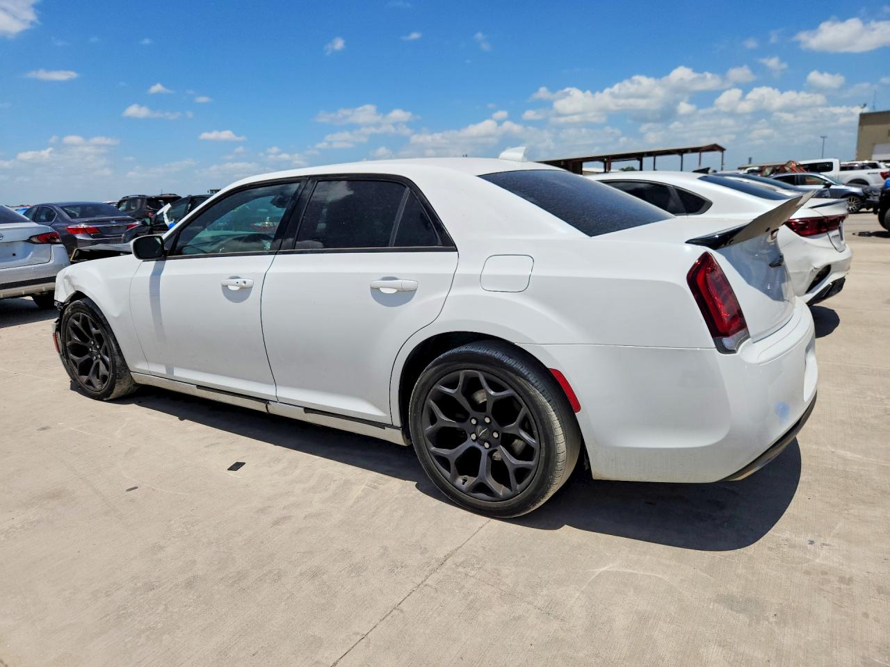 2019 Chrysler 300 S White vin: 2C3CCABG6KH708082