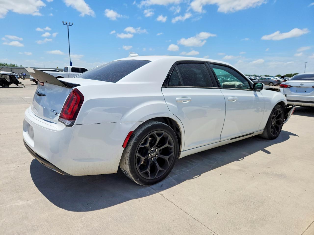 2019 Chrysler 300 S White vin: 2C3CCABG6KH708082