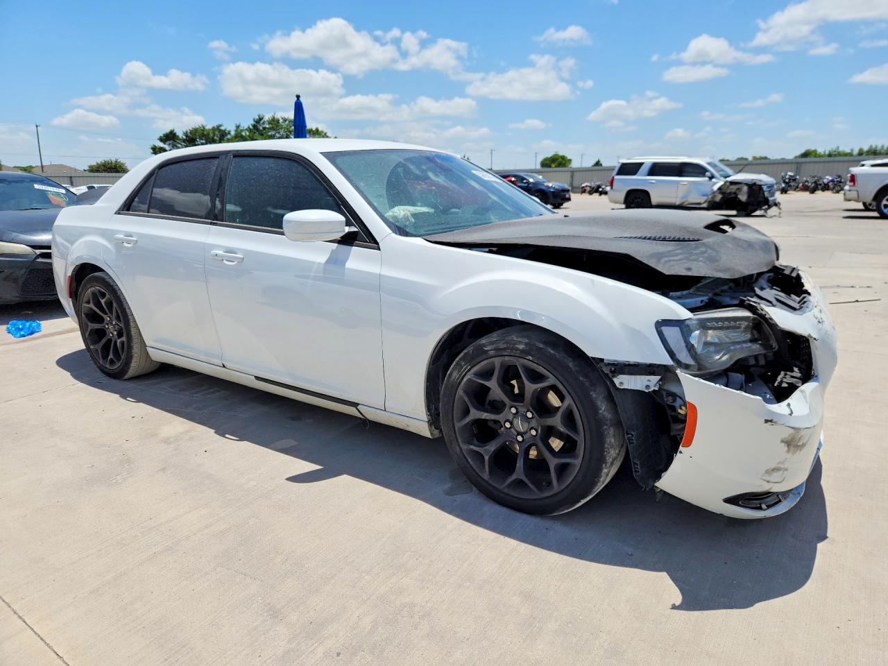 2019 Chrysler 300 S White vin: 2C3CCABG6KH708082