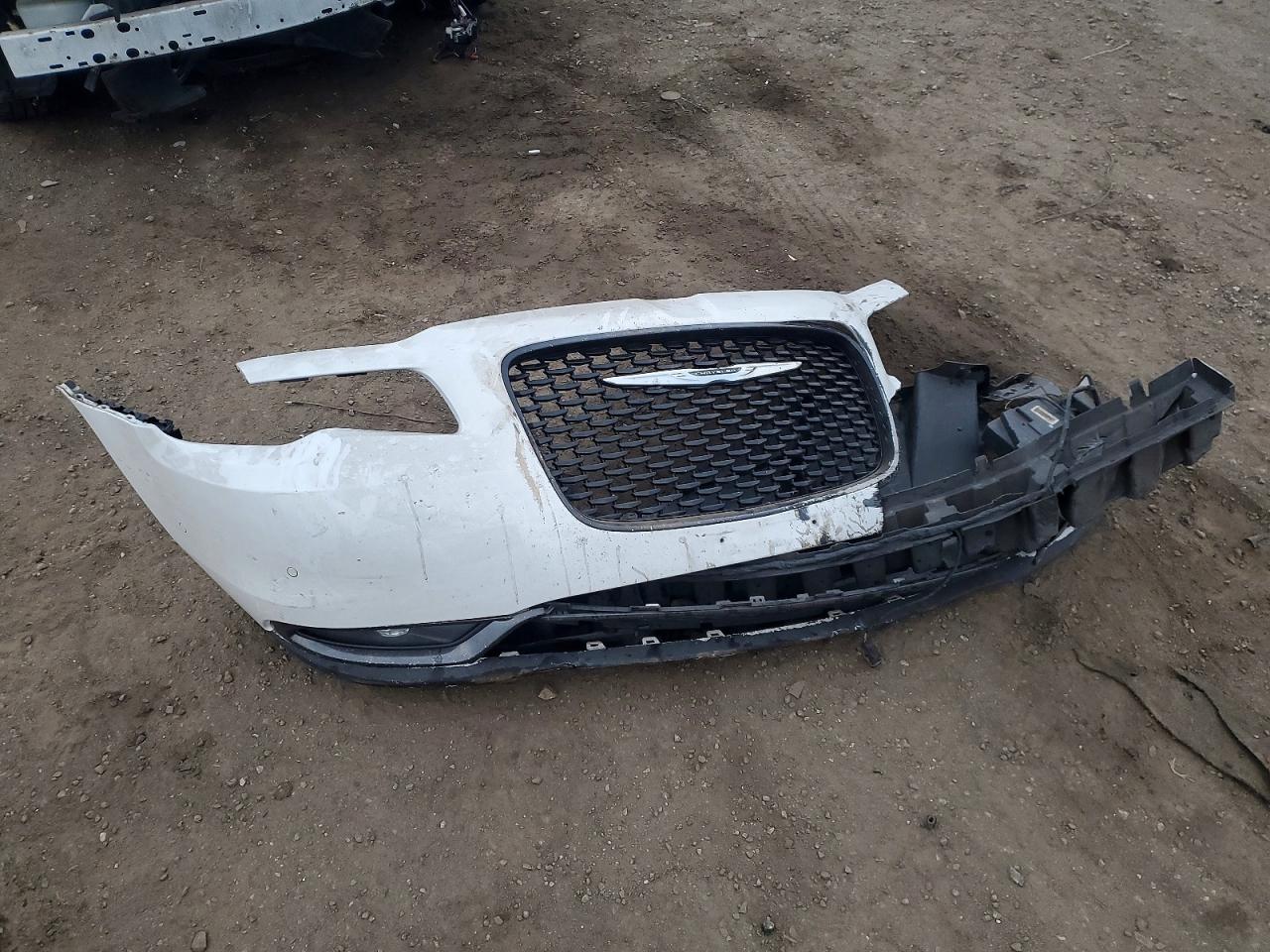 2015 Chrysler 300 S White vin: 2C3CCABG7FH786862