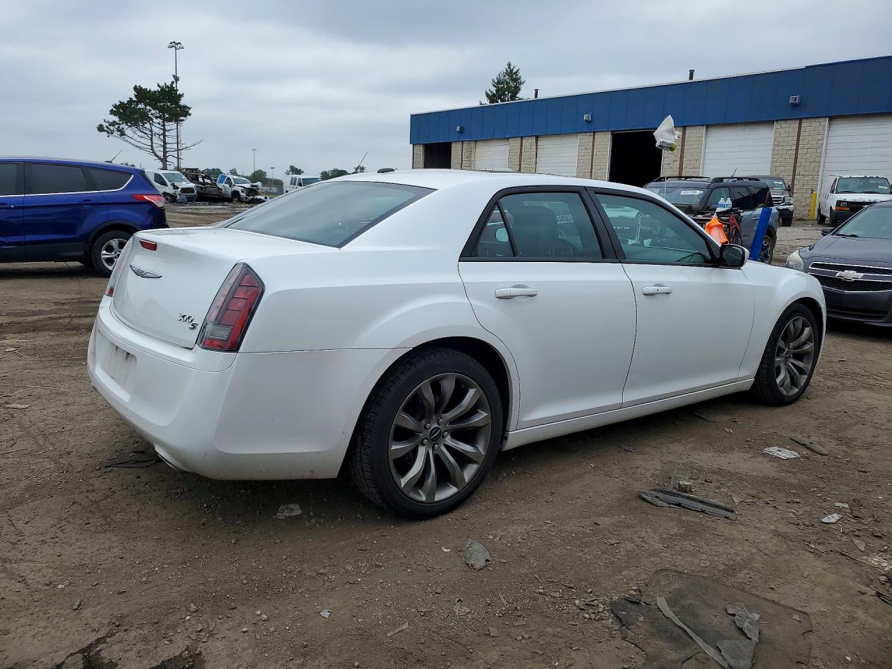 2014 Chrysler 300 S White vin: 2C3CCABG8EH355512