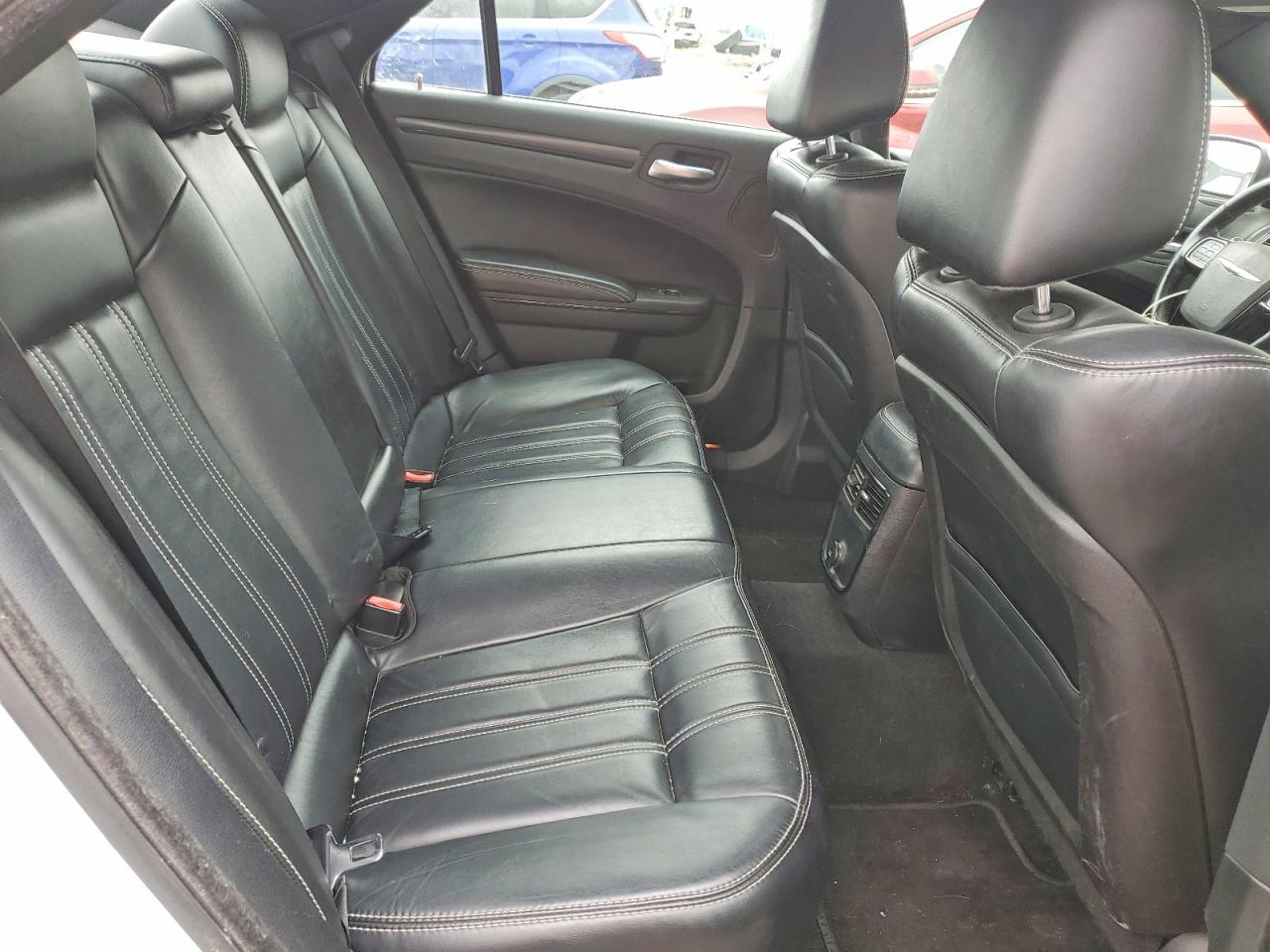 2014 Chrysler 300 S White vin: 2C3CCABG8EH355512