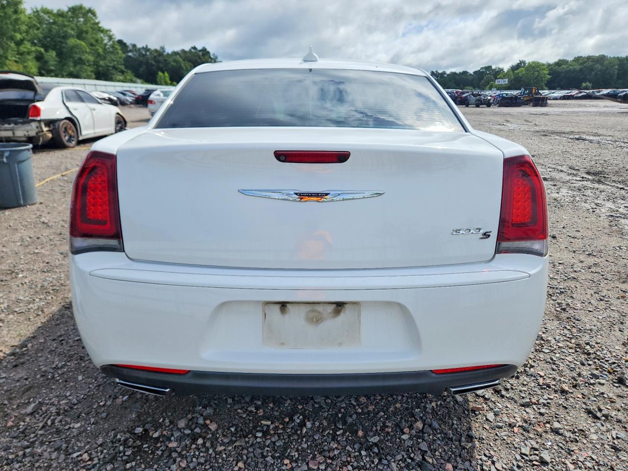 2015 Chrysler 300 S White vin: 2C3CCABG8FH772873