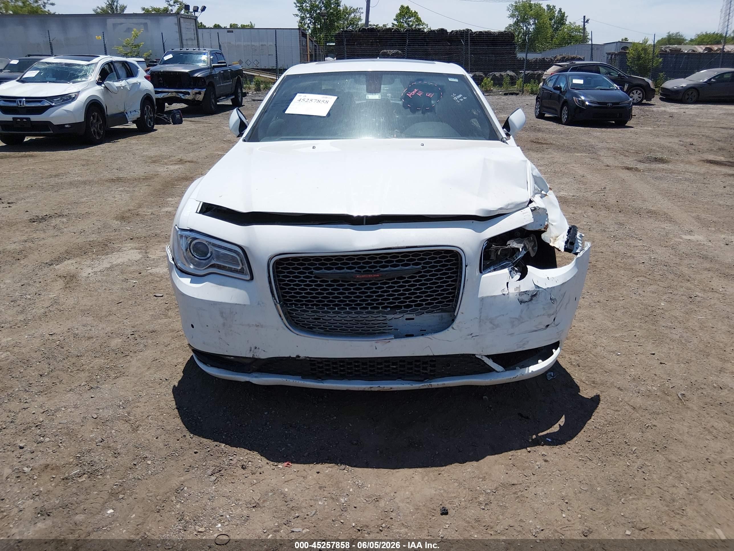 2022 Chrysler 300 S White vin: 2C3CCABG8NH127204