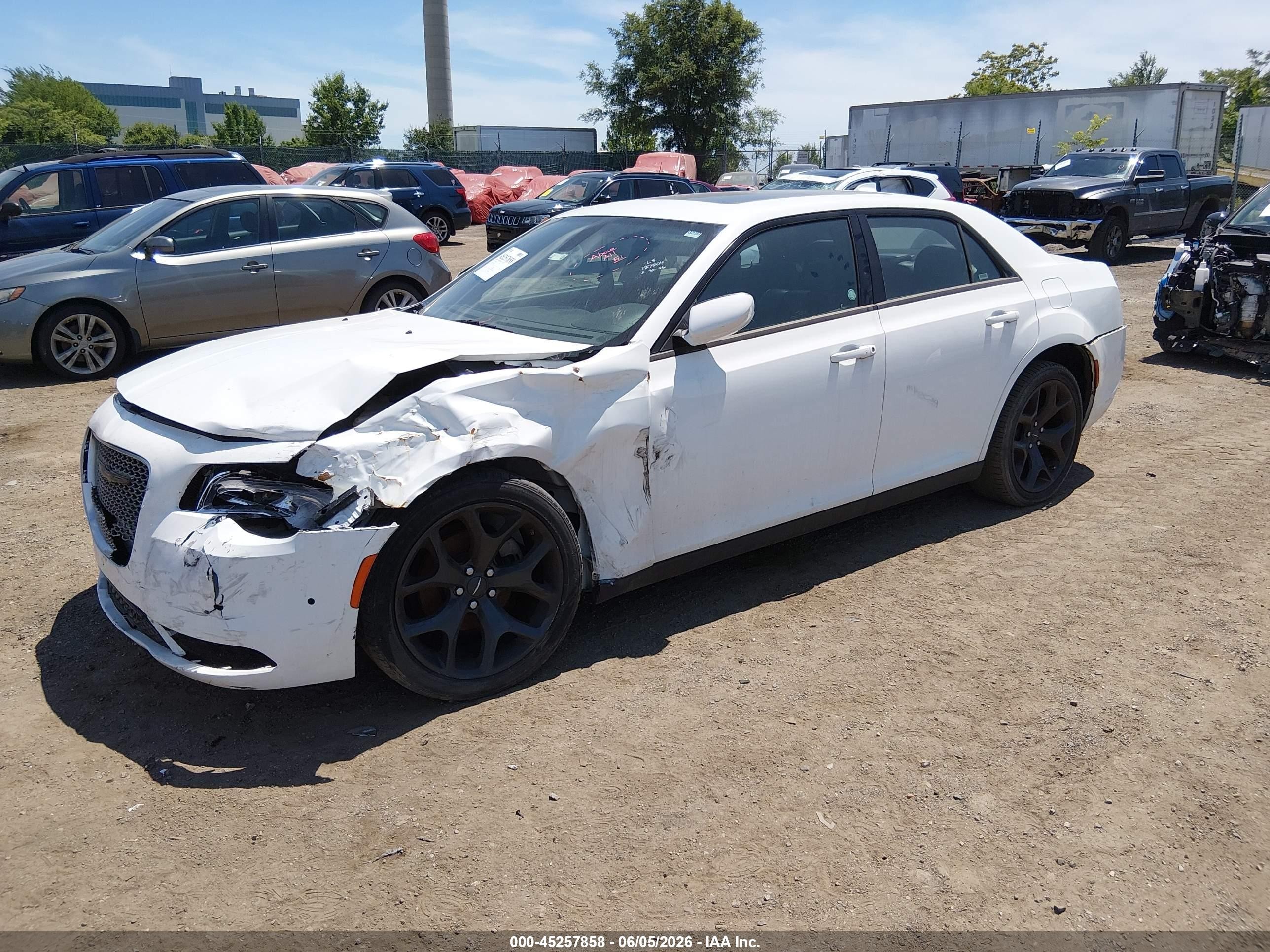2022 Chrysler 300 S White vin: 2C3CCABG8NH127204
