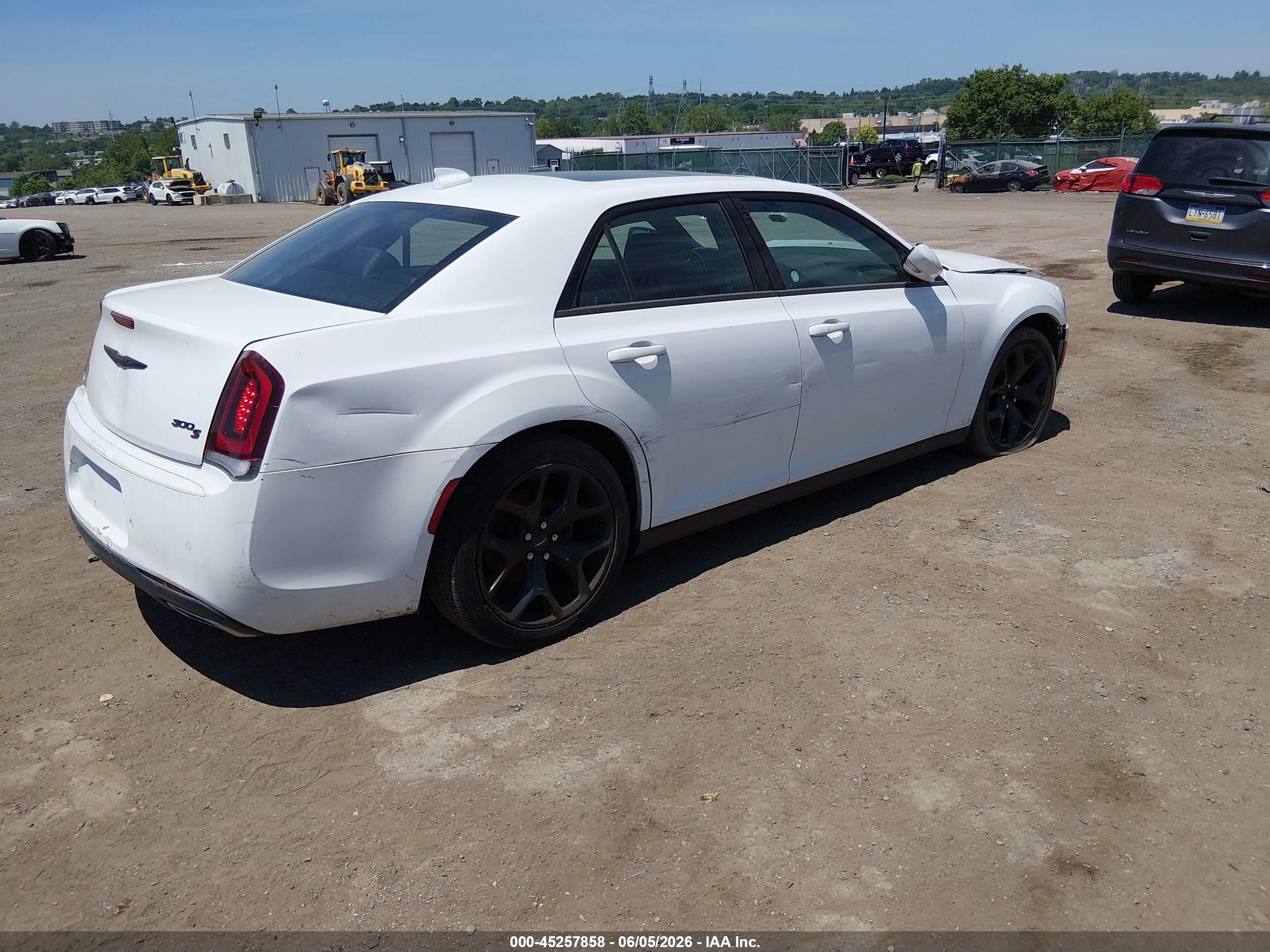 2022 Chrysler 300 S White vin: 2C3CCABG8NH127204