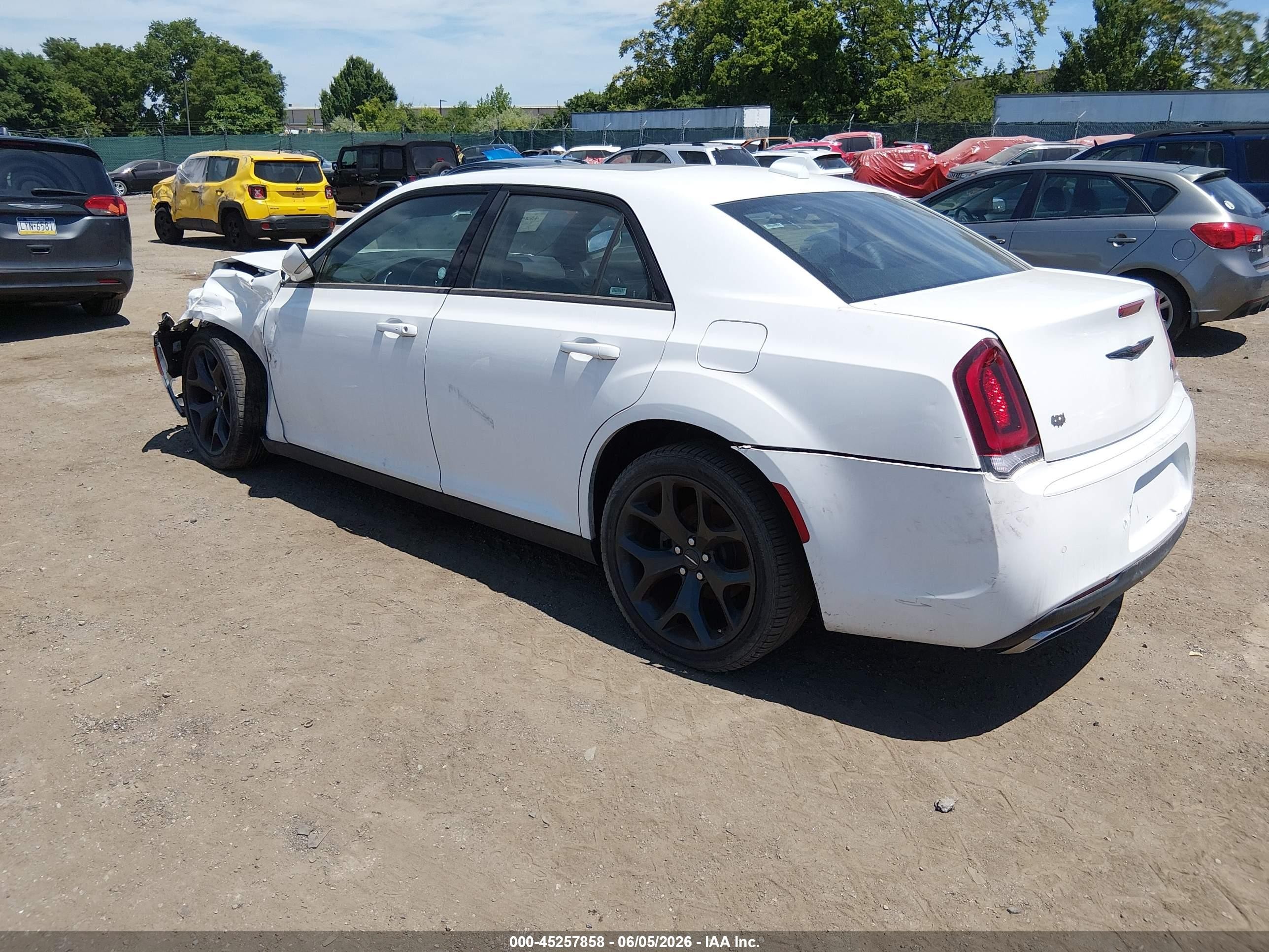 2022 Chrysler 300 S White vin: 2C3CCABG8NH127204