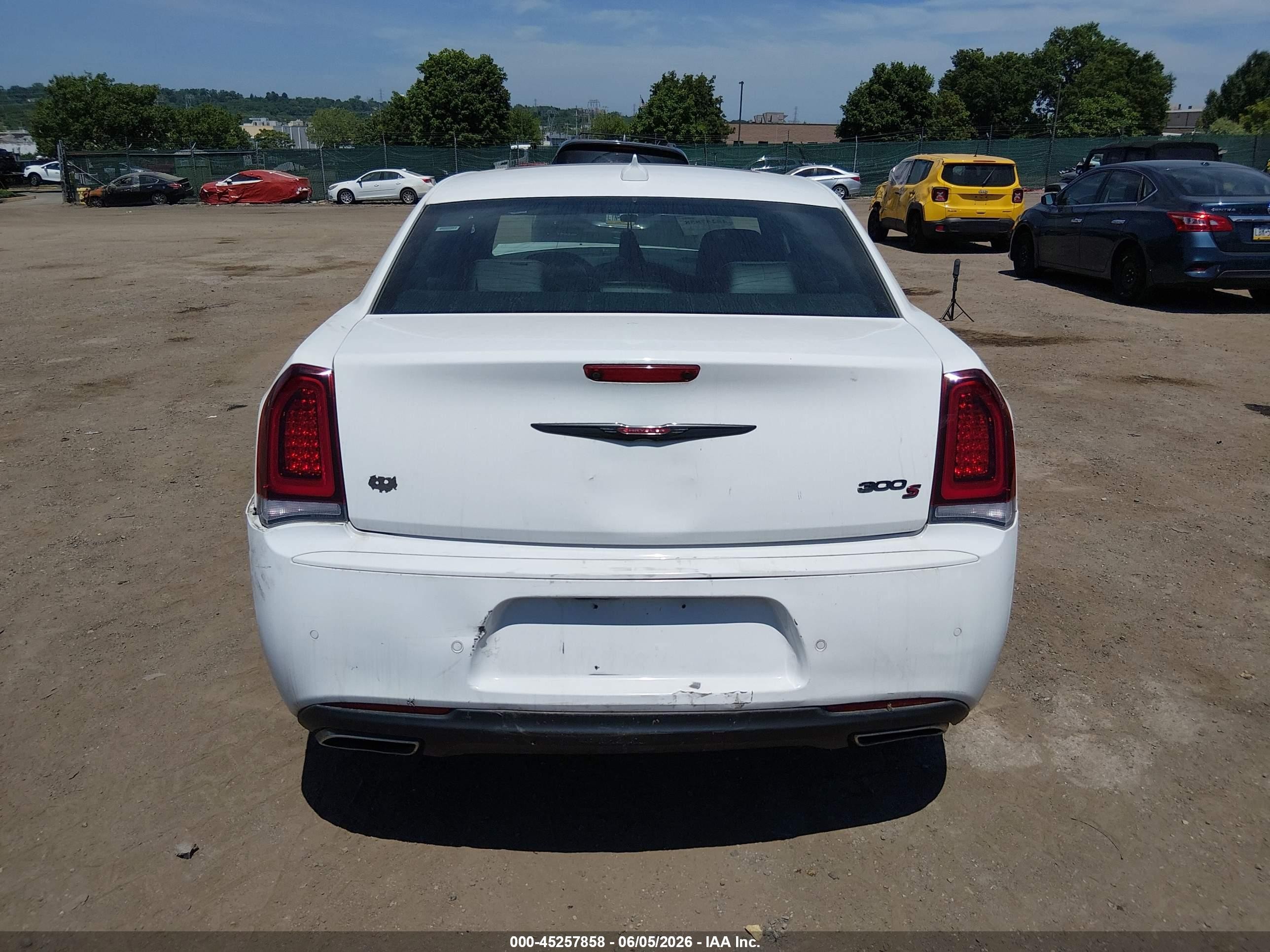 2022 Chrysler 300 S White vin: 2C3CCABG8NH127204