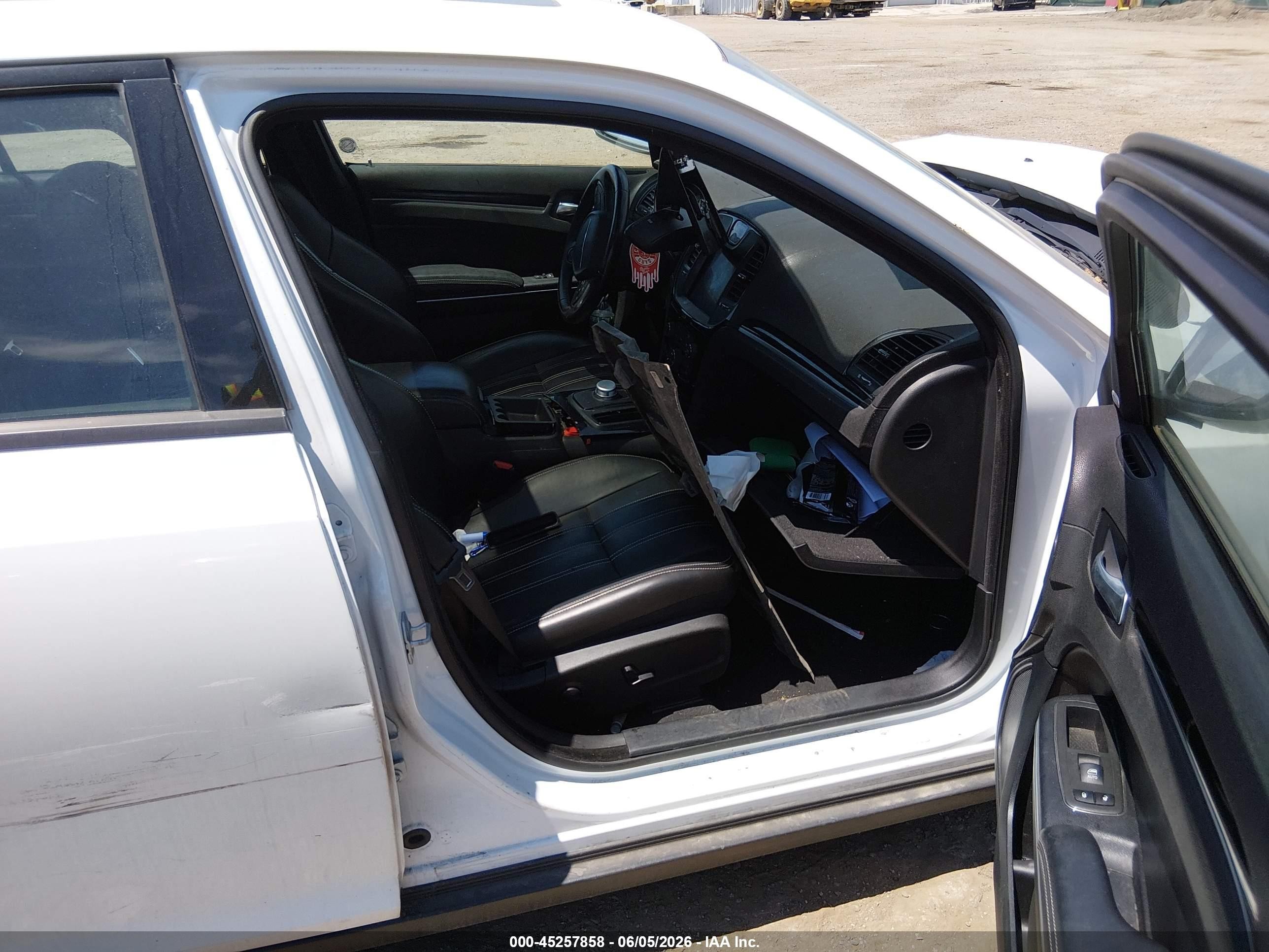 2022 Chrysler 300 S White vin: 2C3CCABG8NH127204