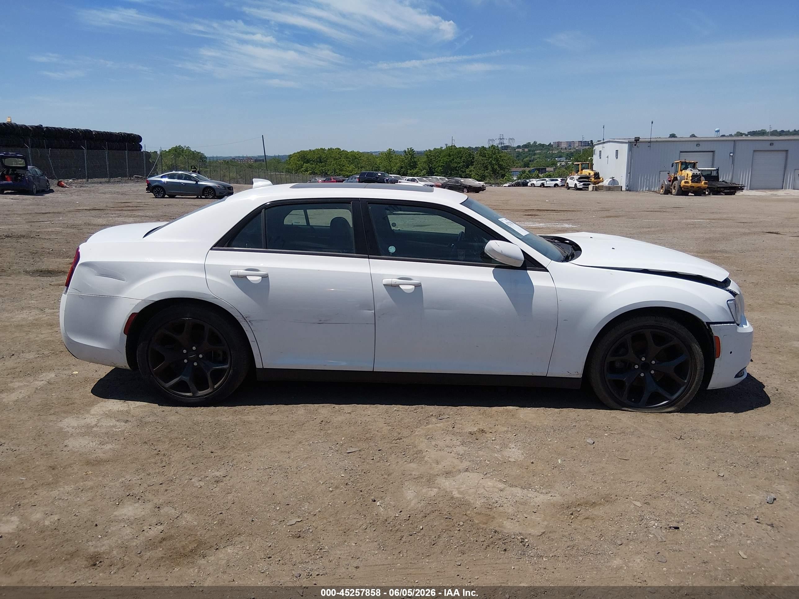 2022 Chrysler 300 S White vin: 2C3CCABG8NH127204