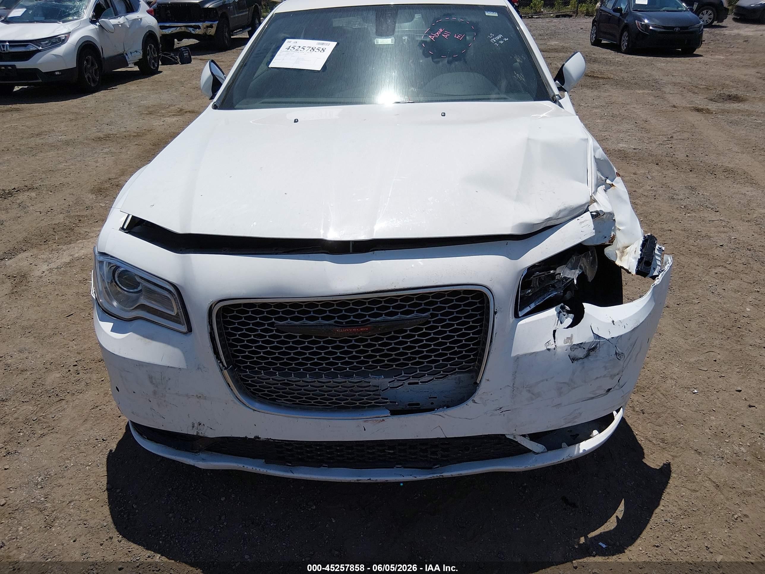 2022 Chrysler 300 S White vin: 2C3CCABG8NH127204
