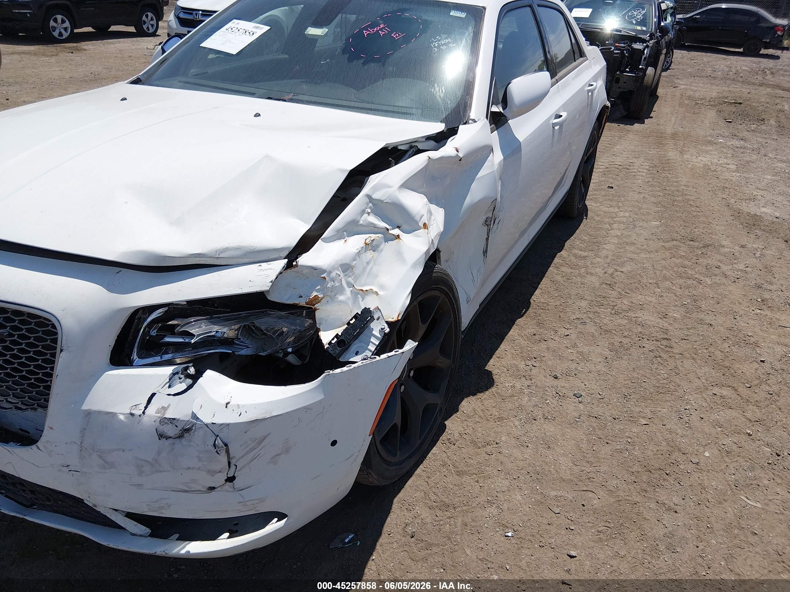 2022 Chrysler 300 S White vin: 2C3CCABG8NH127204