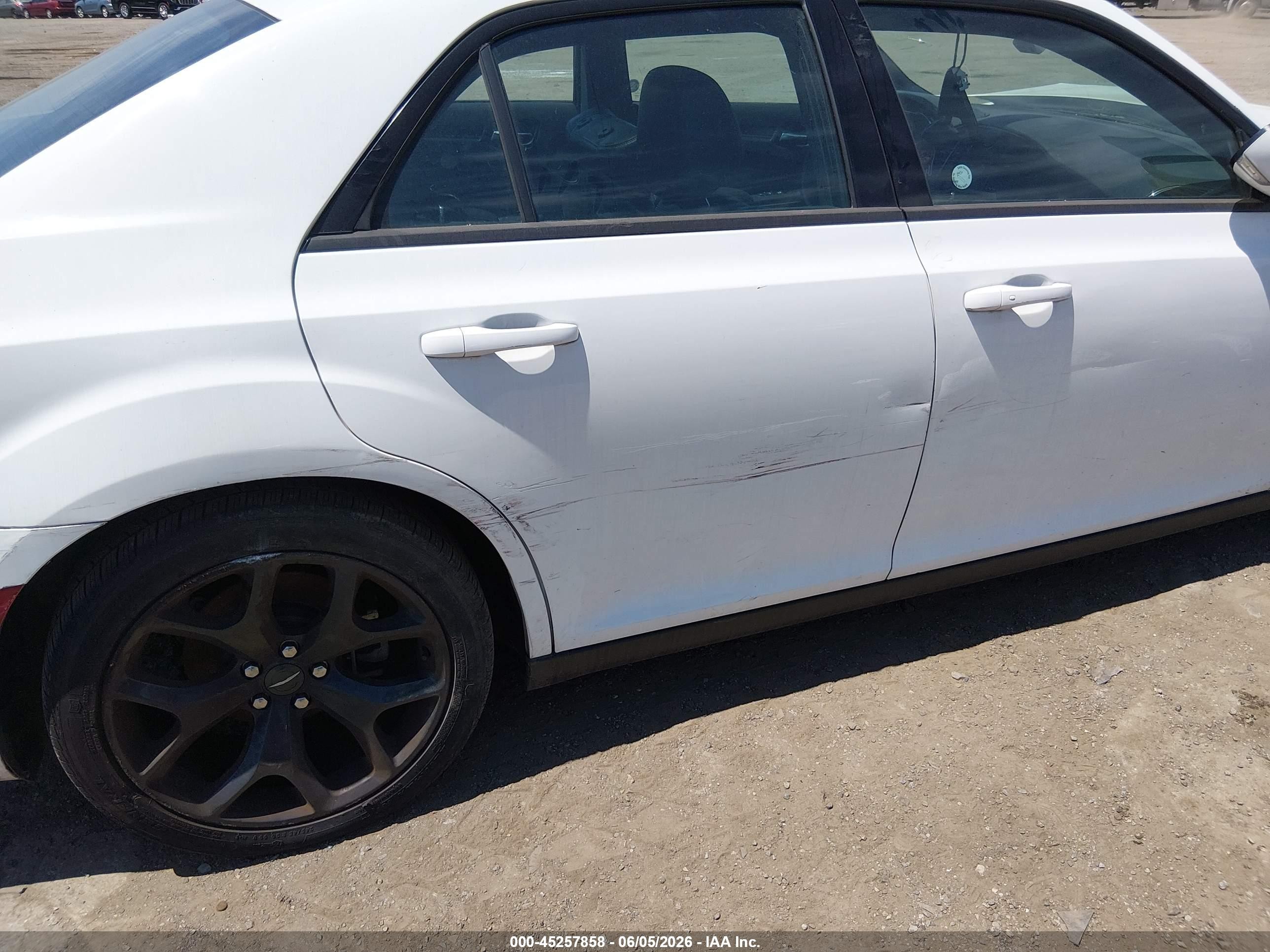 2022 Chrysler 300 S White vin: 2C3CCABG8NH127204