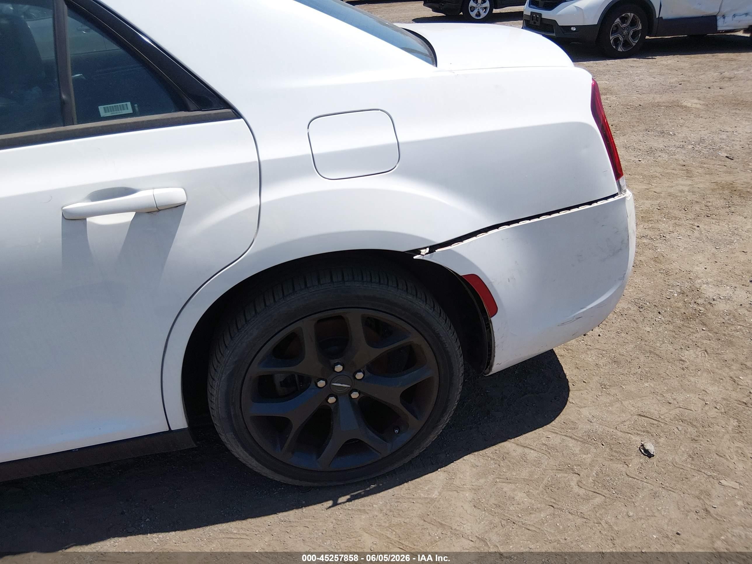 2022 Chrysler 300 S White vin: 2C3CCABG8NH127204