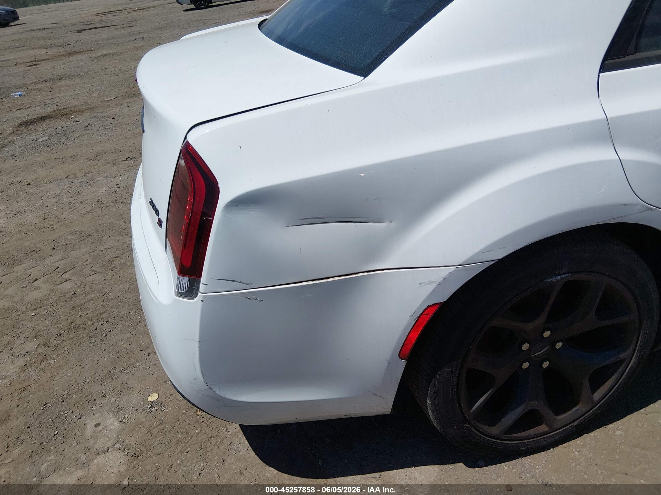 2022 Chrysler 300 S White vin: 2C3CCABG8NH127204